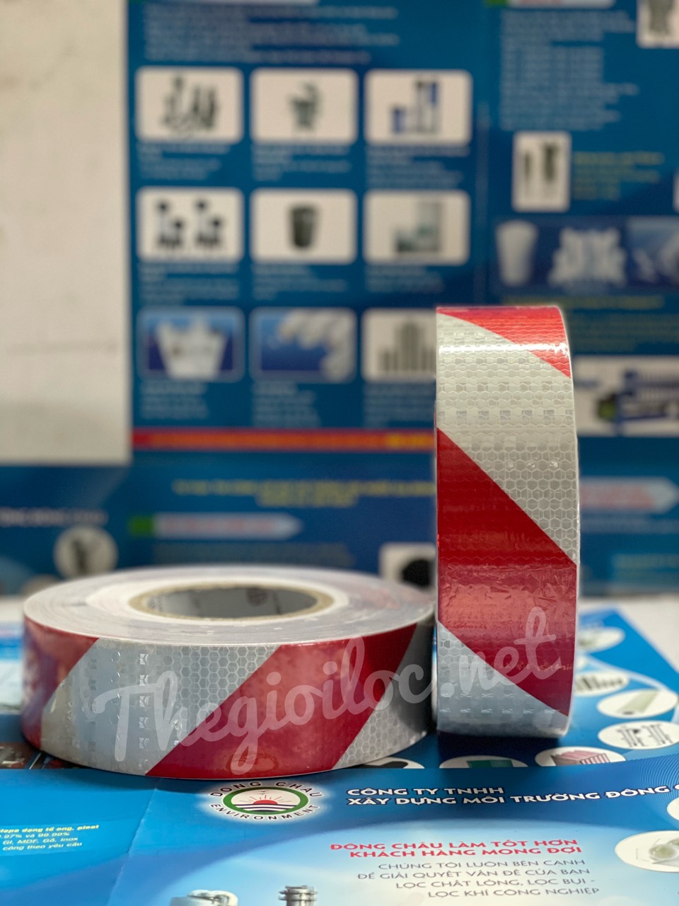 Màng băng keo phản quang sọc ĐỎ TRẮNG TỔ ONG Màng băng keo phản quang sọc ĐỎ TRẮNG TỔ ONG