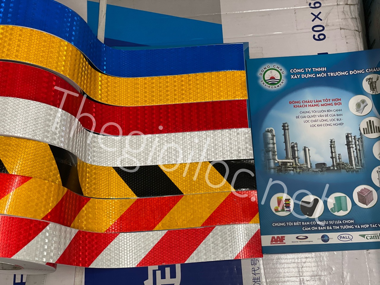 Phân phối giá sỉ, giao hàng toàn quốc màng băng keo Decal phản quang tổ ong phân phối giao hàng Băng keo phản quang sọc VÀNG - ĐEN tổ ong VN