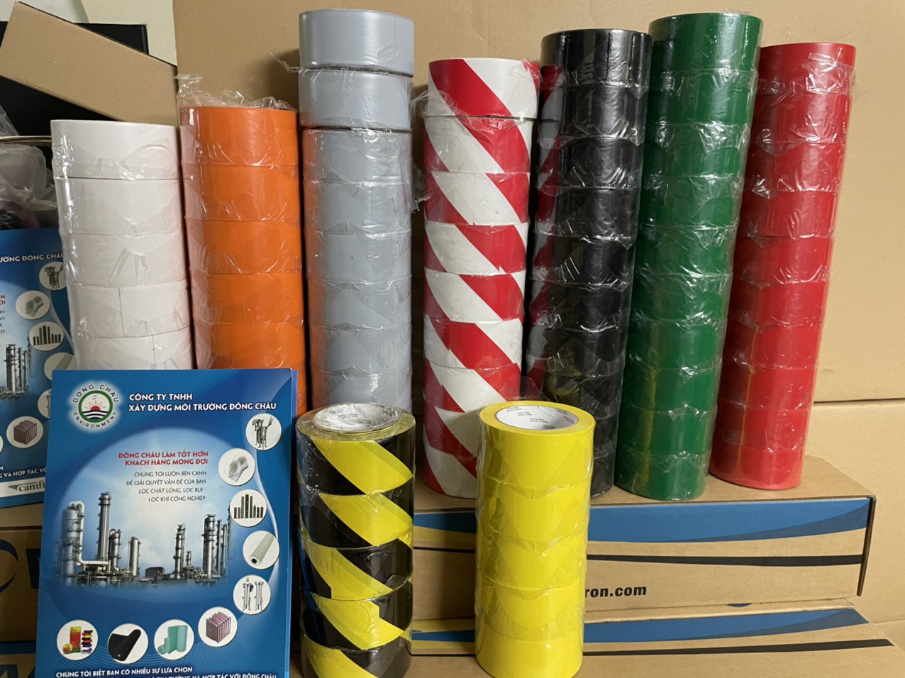 Băng keo dán sàn dán nền 3M các màu Xanh, Đỏ, vàng, trắng, đen, cam, sọc đỏ trắng, sọc vàng đen Băng keo dán sàn dán nền 3M các màu Xanh, Đỏ, vàng, trắng, đen, cam, sọc đỏ trắng, sọc vàng đen