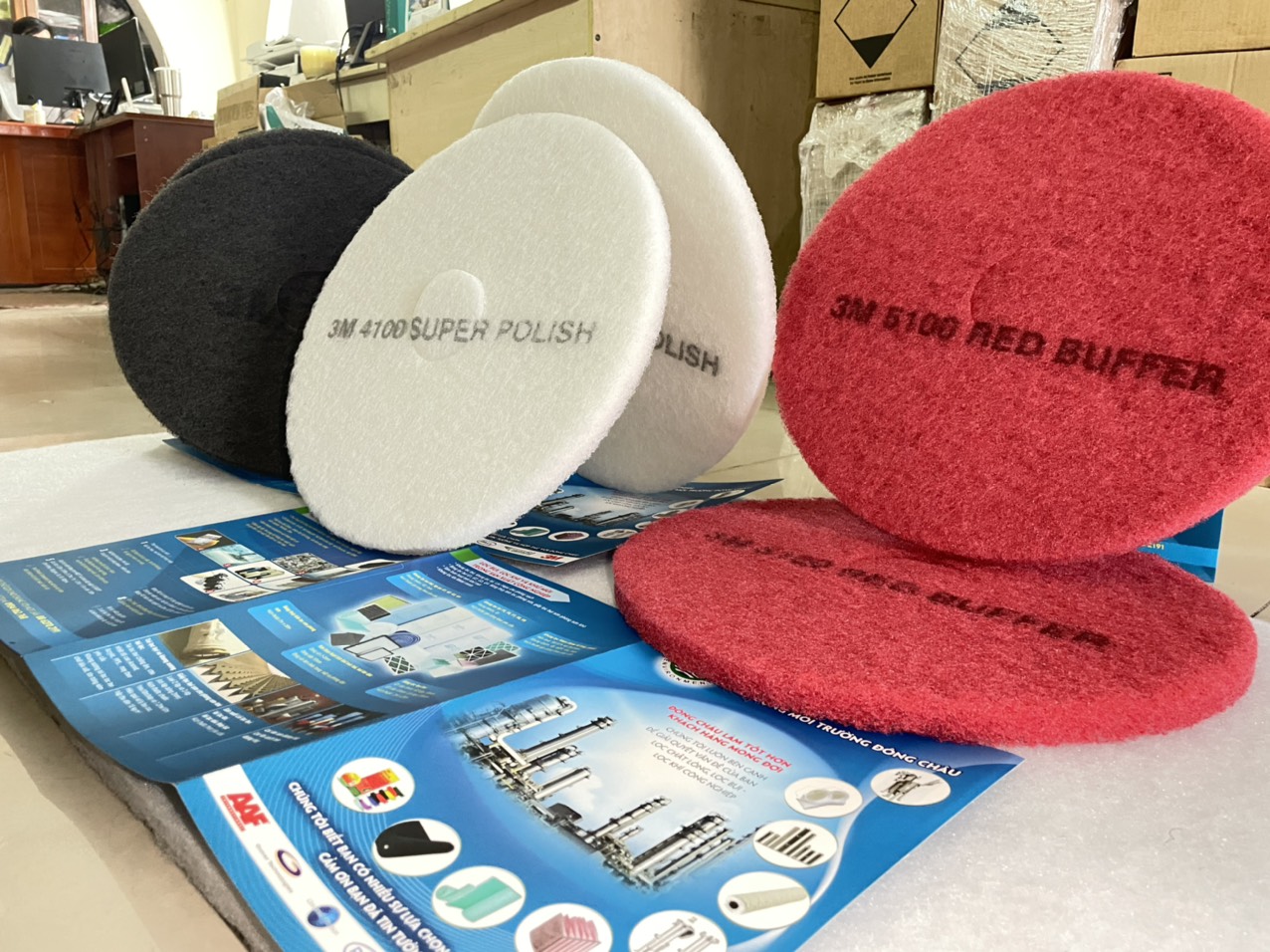 Miếng Pad chà sàn 3M 4100, 5100 và 7200 màu trắng, đỏ và đen pad chà sàn 3m các màu khác nhau