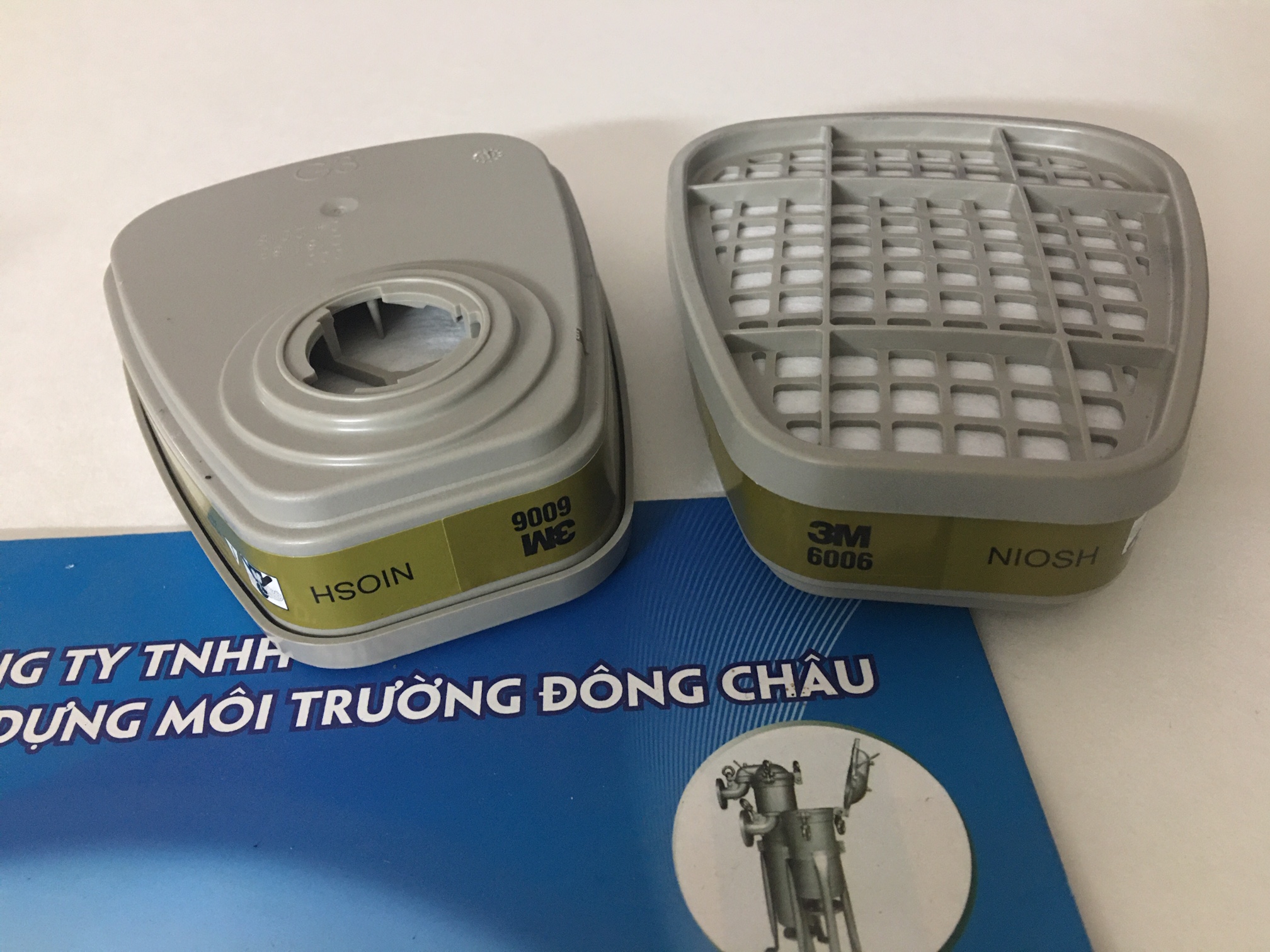 3M 6006 Phin Oval hấp thụ hơi hữu cơ, mùi khí độc, mùi hôi cấu tạo mặt trước và mặt sau Phin lọc 3M 6006 hơi hữu cơ và vô cơ