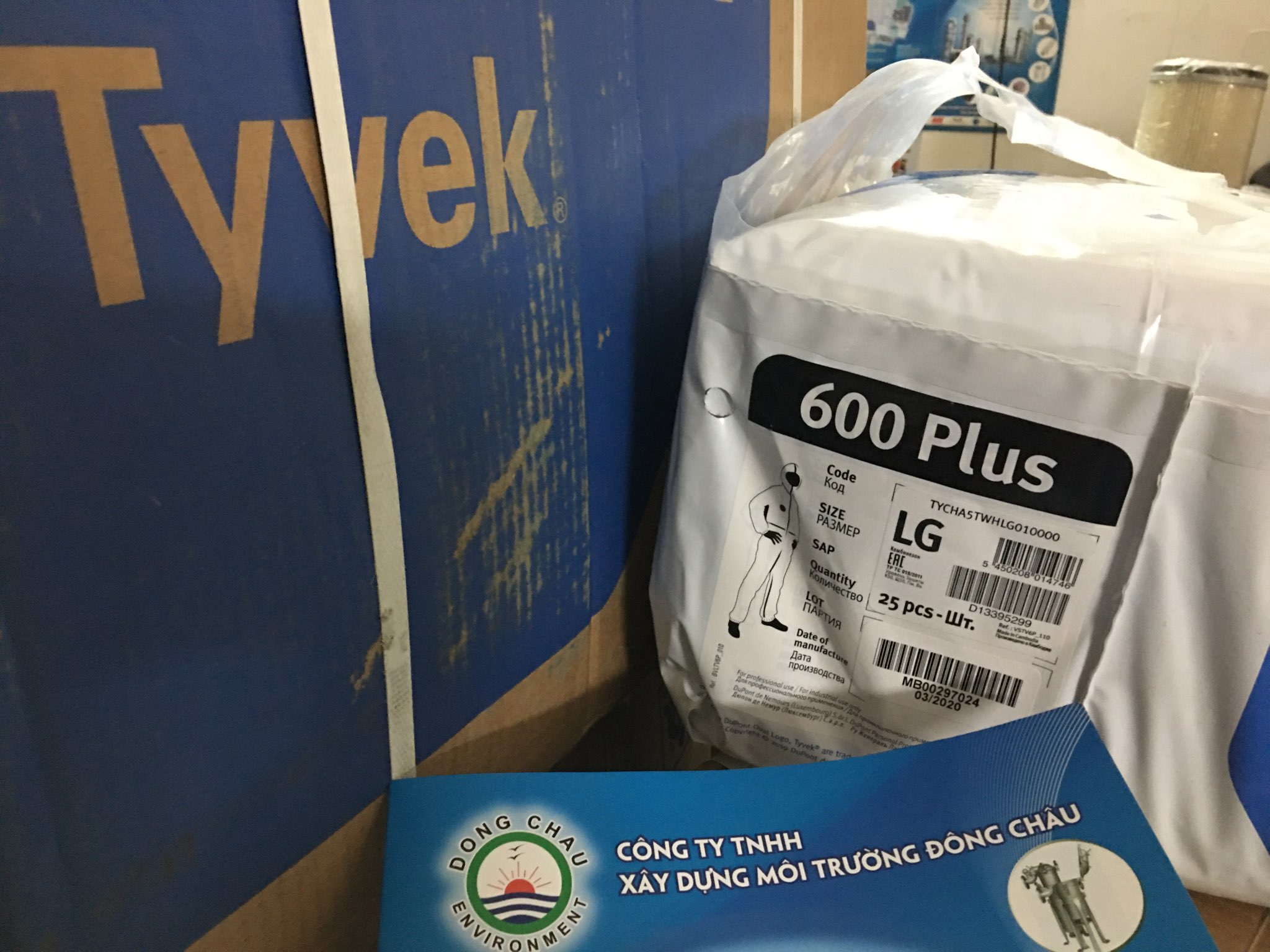 Size L Bộ quần áo Tyvek chống hóa chất và phòng dịch bệnh Size L Bộ quần áo Tyvek chống hóa chất và phòng dịch bệnh