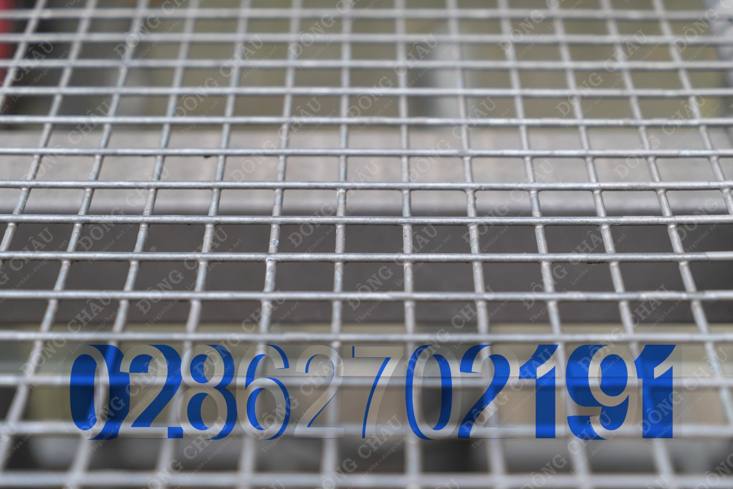 Cận cảnh lưới inox ô vuông thép không gỉ hình ô vuông trong công trình