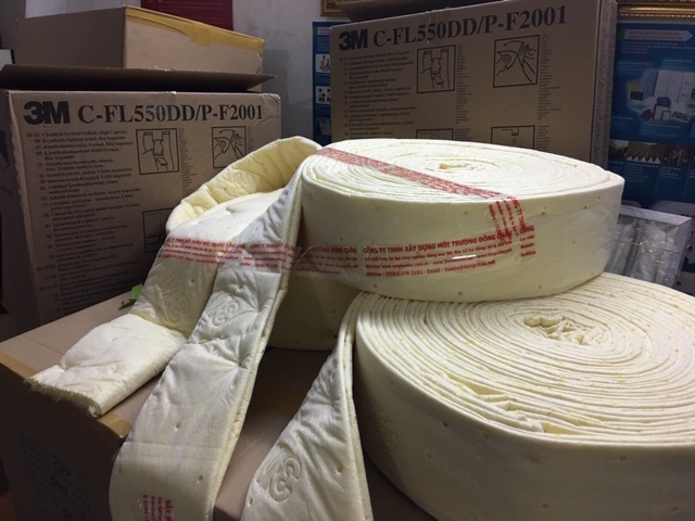 gia hàng nhanh Cuộn thấm hút hóa chất đổ tràn 3M C-FL550DD