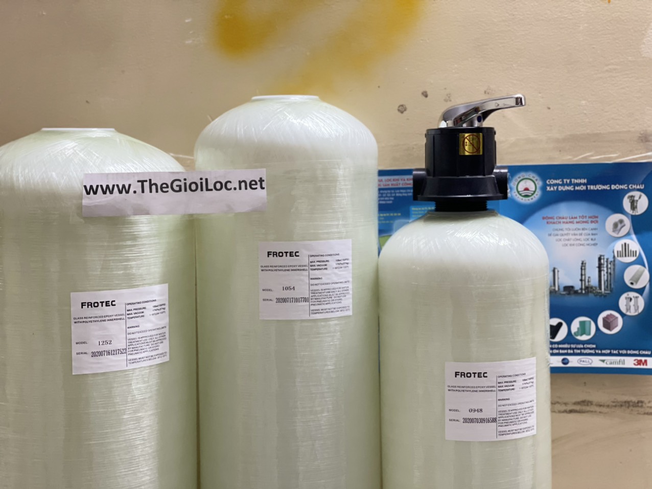 Cột Frotec dùng van 3 ngã (chứa than cát sỏi lọc nước), Van 5 ngã (chứa hạt nhựa trao đổi ion) Cột Frotec dùng van 3 ngã (chứa than cát sỏi lọc nước), Van 5 ngã (chứa hạt nhựa trao đổi ion)