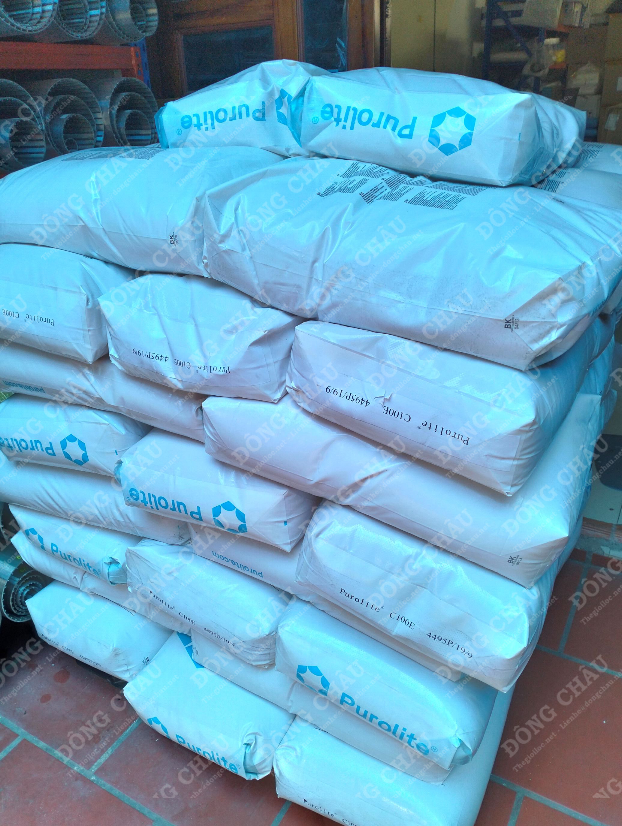 hàng chuẩn bị giao Hạt nhựa copolymer trao đổi ion C100E Purolite