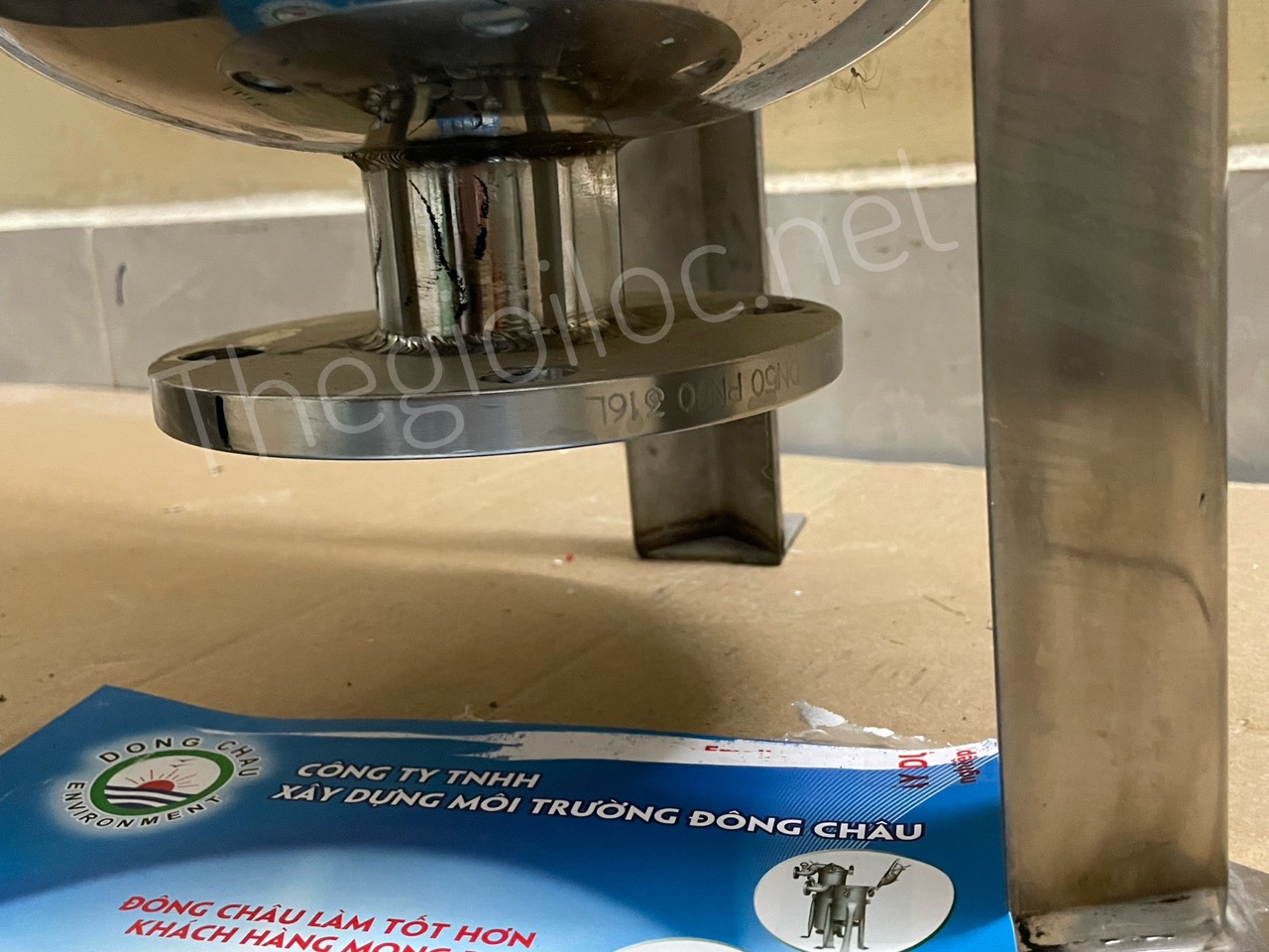 Mặt bích đầu ra 2 inch Inox 316, chân được điều chỉnh tăng giảm độ cao Housing SS316, Bình lọc túi size 2 inox 316, China