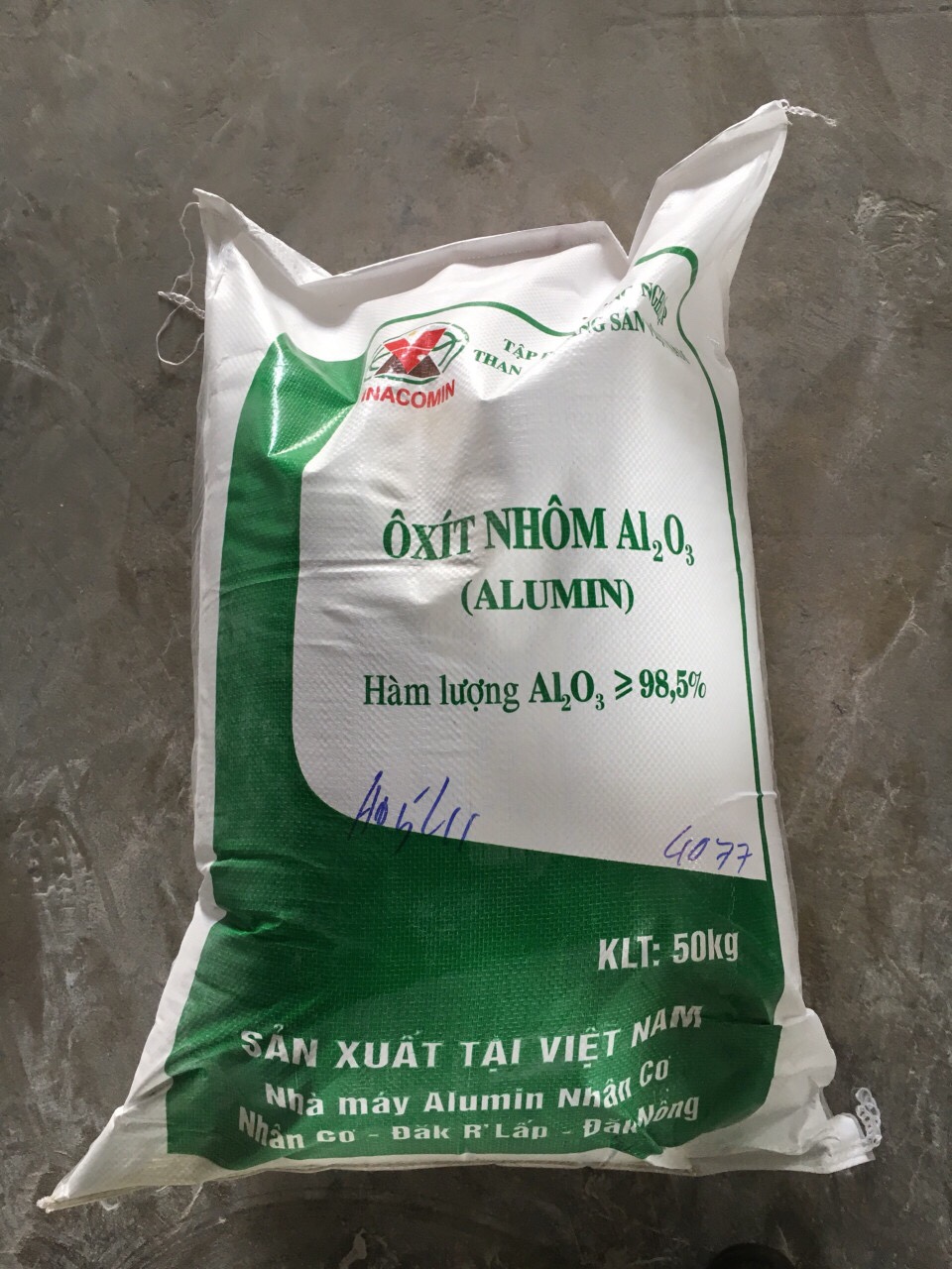 Nhôm oxit ham lượng 98,5% dạng bột trắng liên hệ đông châu cung cấp Nhôm Oxit 98,5% được ứng dụng trong thực tế