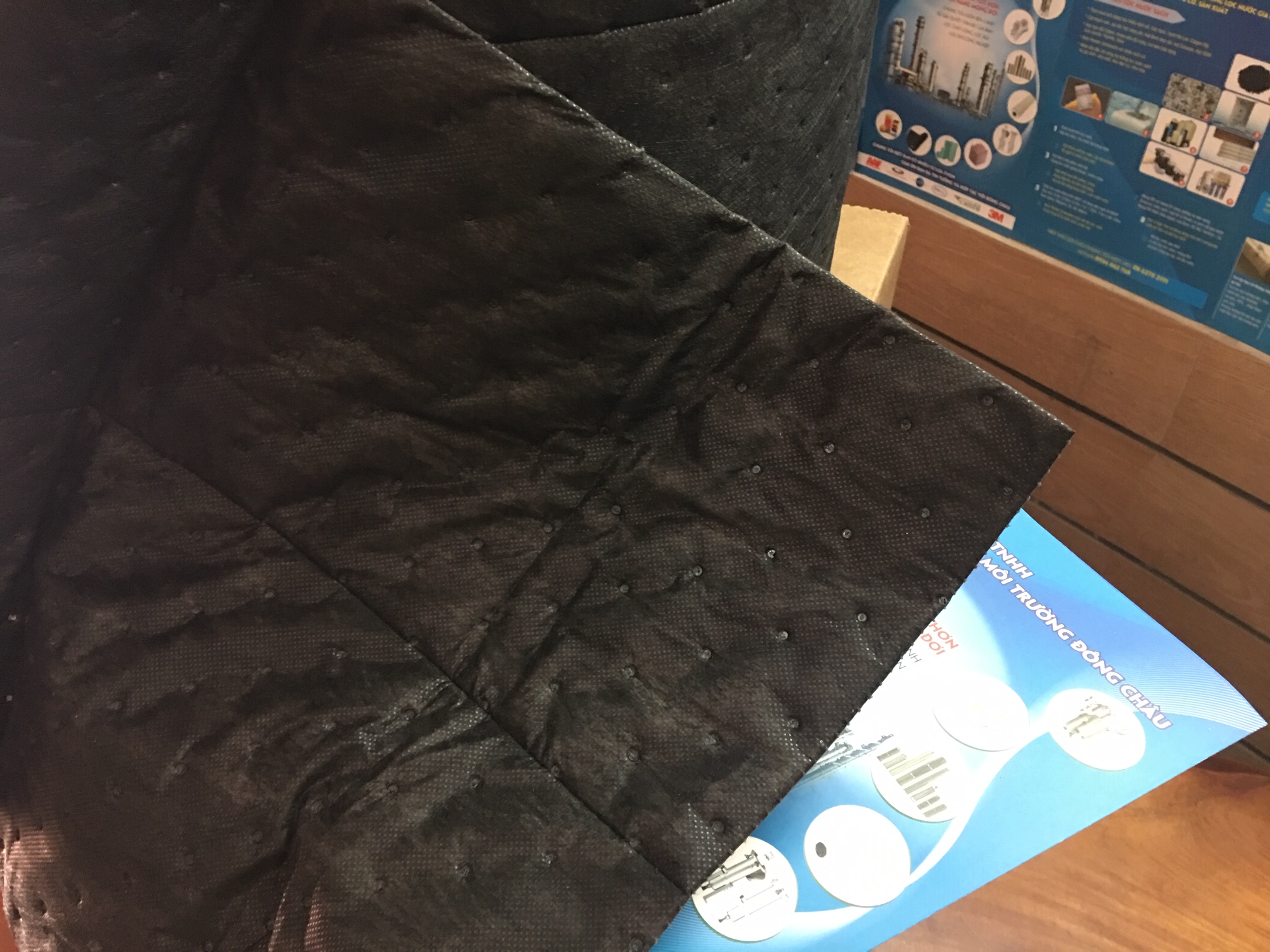 Lau dầu và hóa chất chảy tràn bằng cuộn UPG 914 Spilfyter