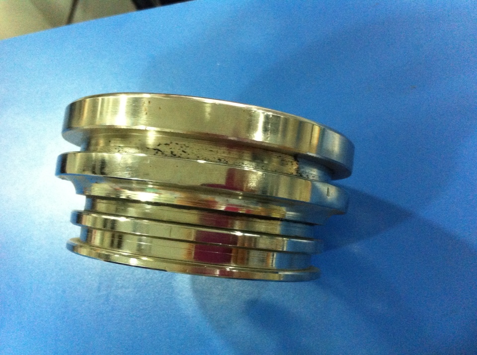 Nắp inox của vỏ màng RO 4040 Nắp inox của vỏ màng RO 4040 bên trong