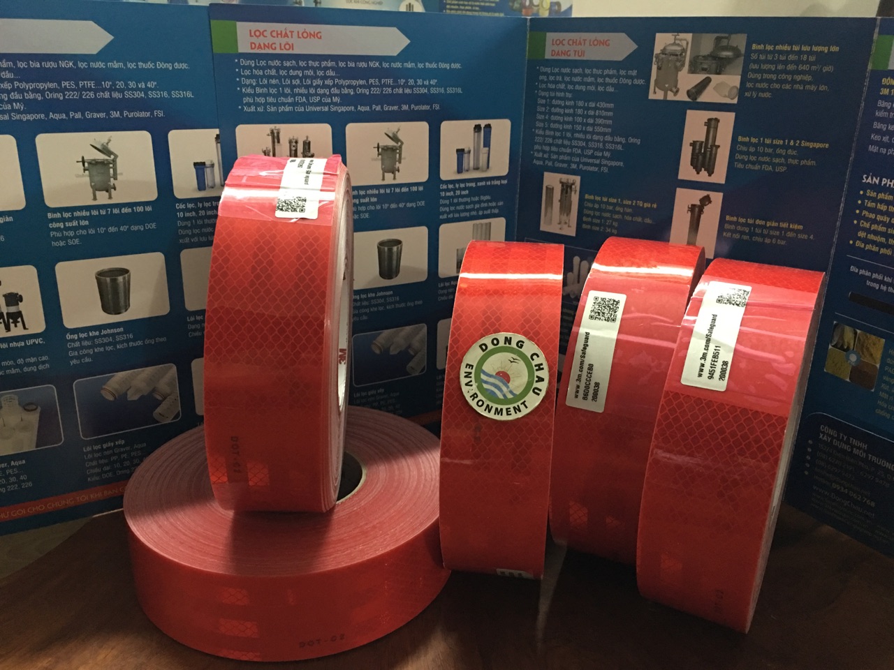 bang-keo-983-72-3m Băng keo phản quang màu đỏ 3M 983-72 độ bền cao