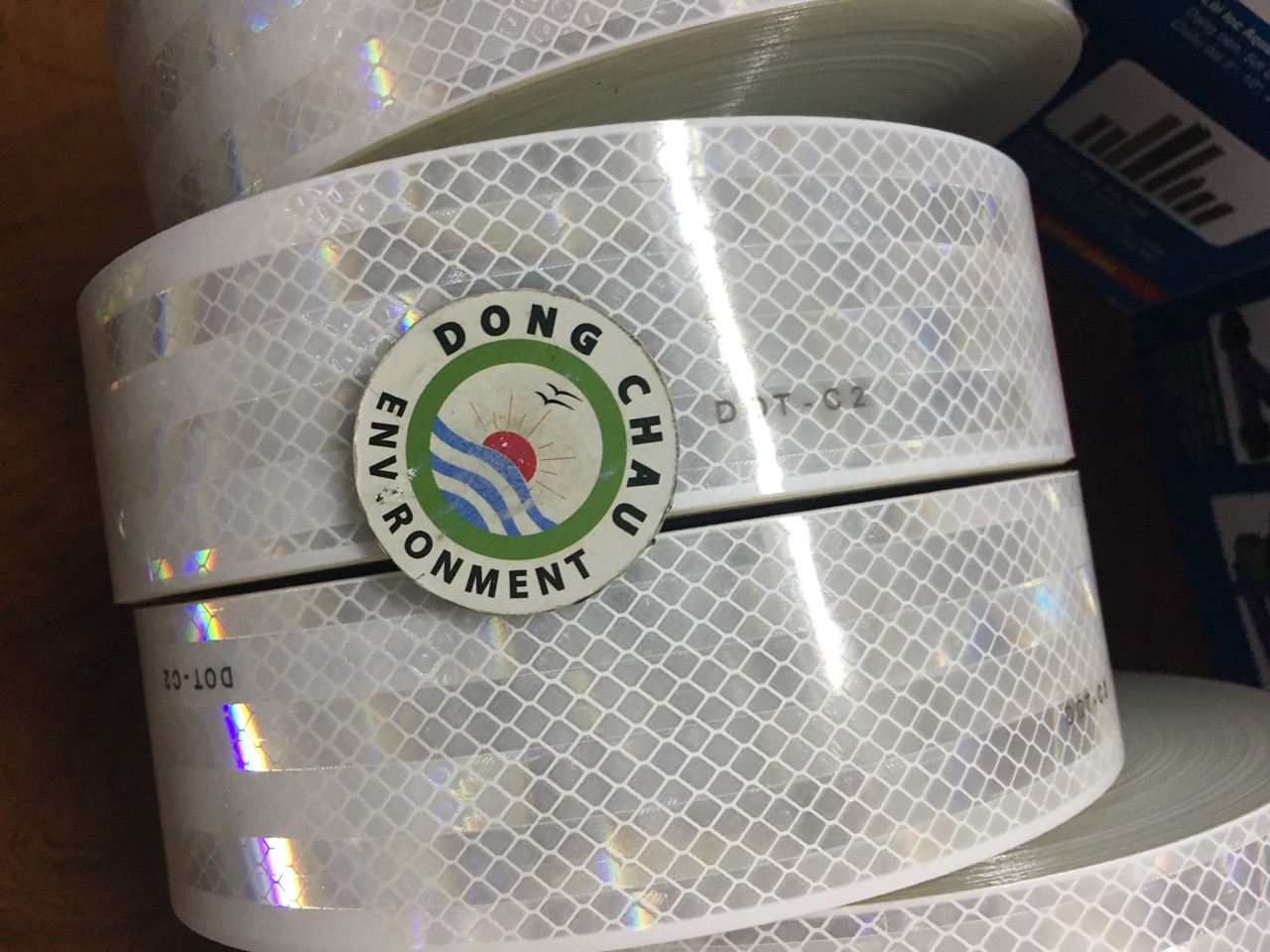 bang-keo-da-quang--3M-983-10 cận cảnh test phản quang Băng keo phản quang màu trắng 3M 983-10