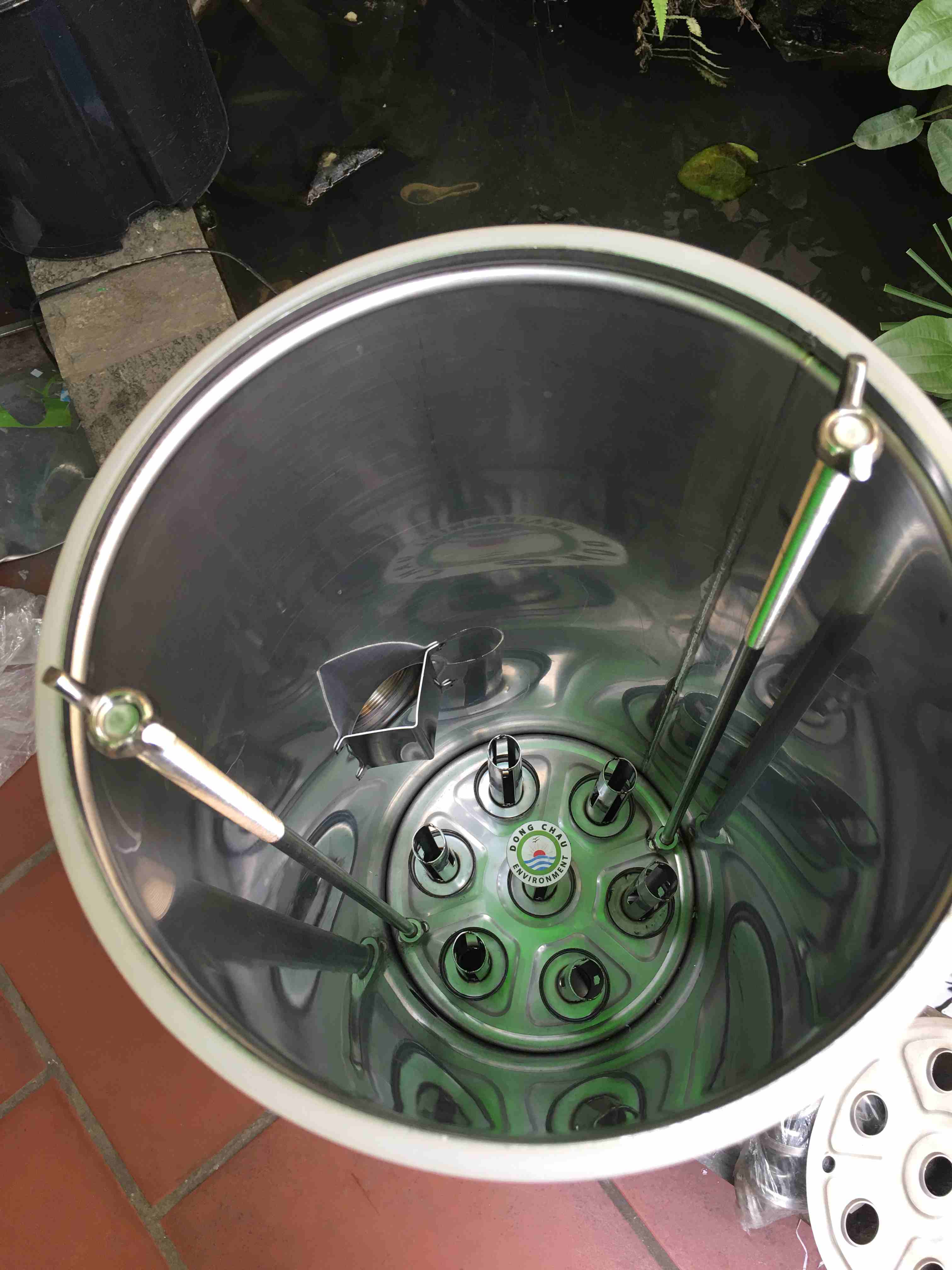 ben-trong-binh-loc-inox-TQ-7-loi-20-inch đông châu phân phối Bình lọc 7 lõi 20 inch DOE Trung Quốc