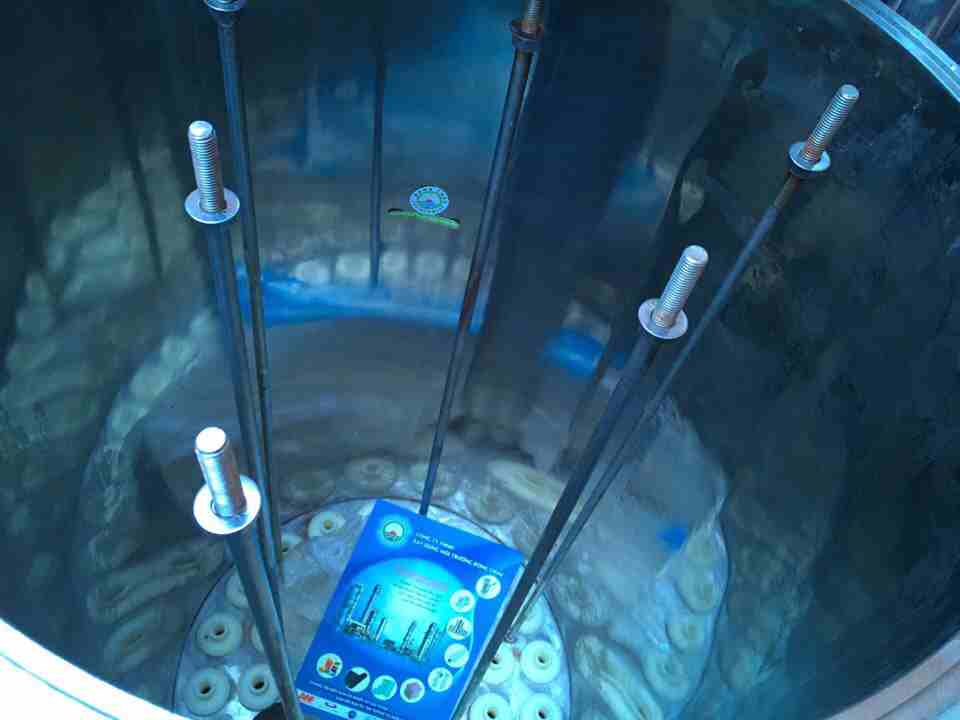 ben-trong-binh-loc-luu-luong-lon-binh-loc-inox-TQ-40-loi-40-inch Bình lọc công nghiệp lưu lượng lớn 40 lõi 40 inch DOE Trung Quốc