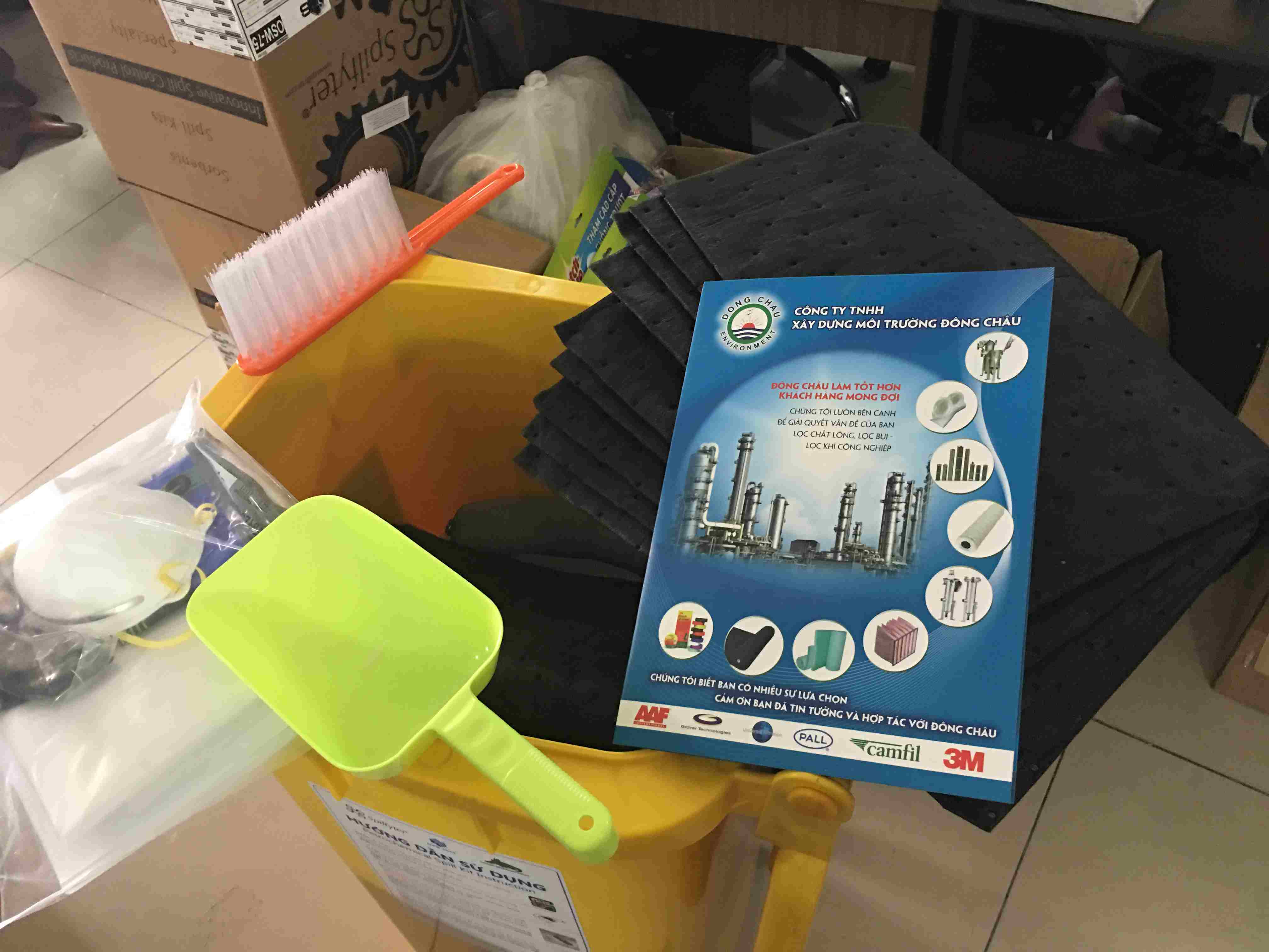 bo-kit-chong-hoa-chat-my các sản phẩm bên trong Bộ Kit ứng cứu nhanh sự cố đổ tràn hóa chất