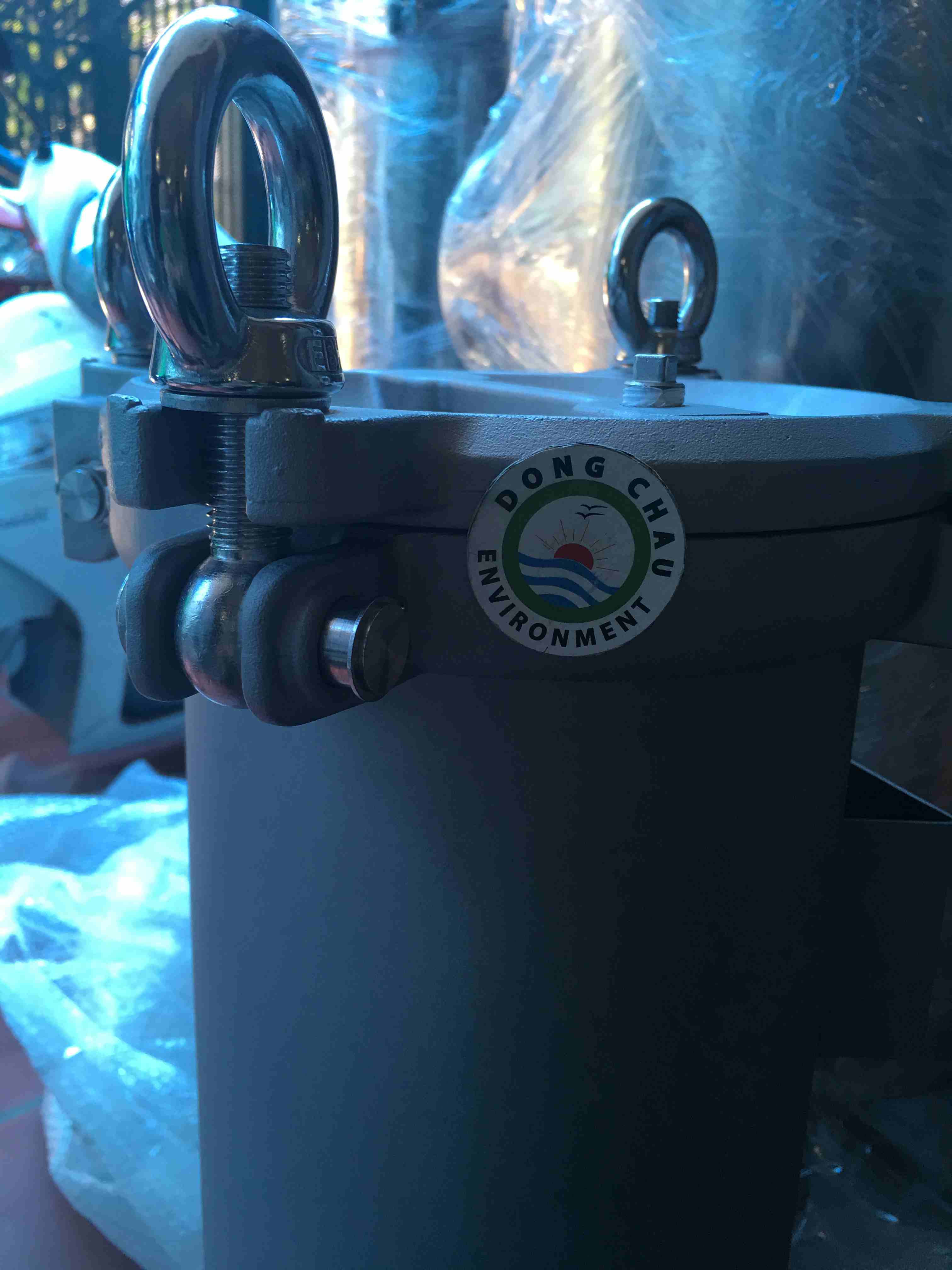 bulong-binh-loc-inox-3-loi-20-inch-Singapore khóa cài Bình lọc nước 3 lõi 20 inch DOE Singapore