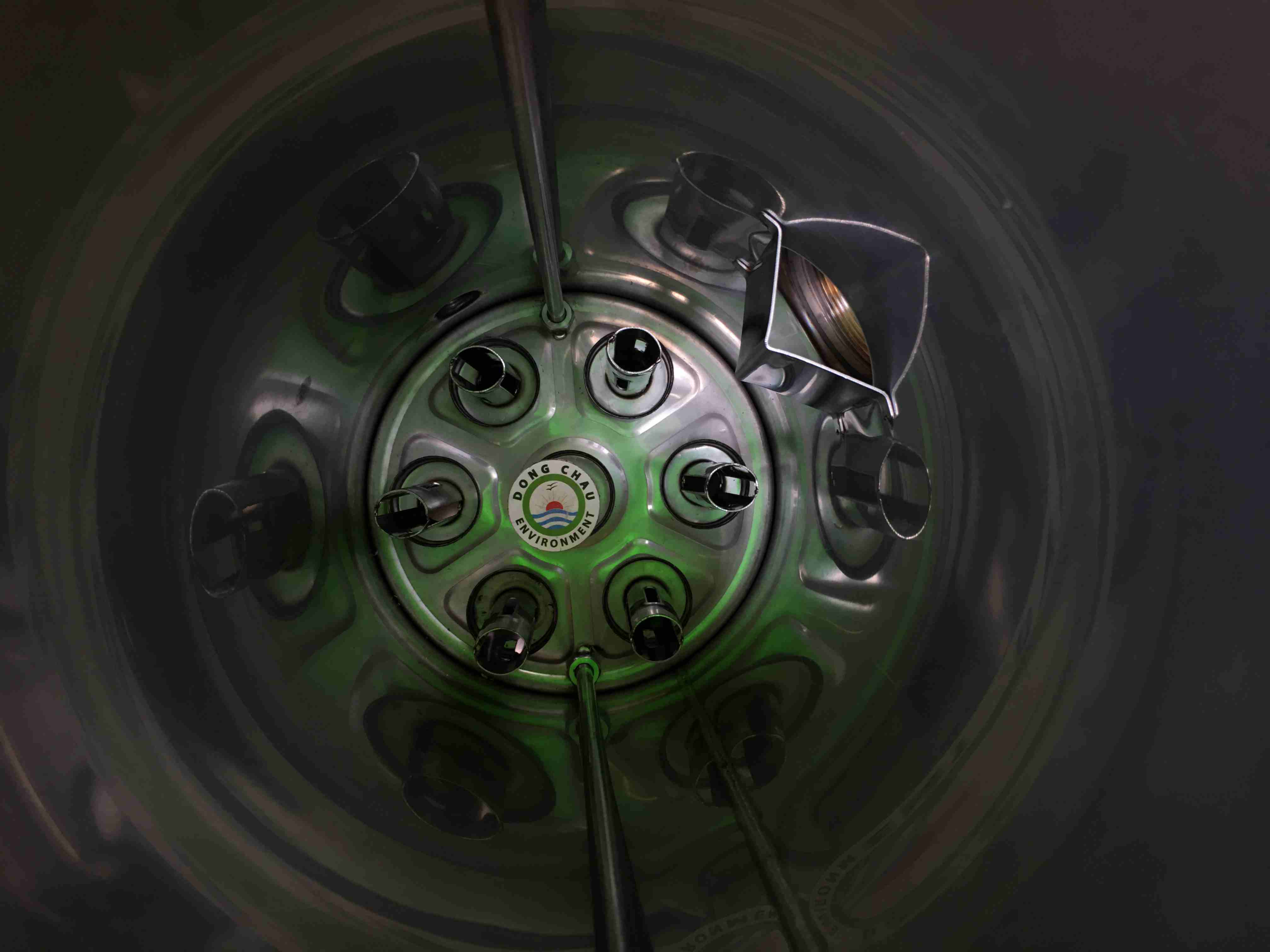 cau-tao-trong-binh-loc-inox-TQ-7-loi-20-inch bên trong Bình lọc 7 lõi 20 inch DOE Trung Quốc