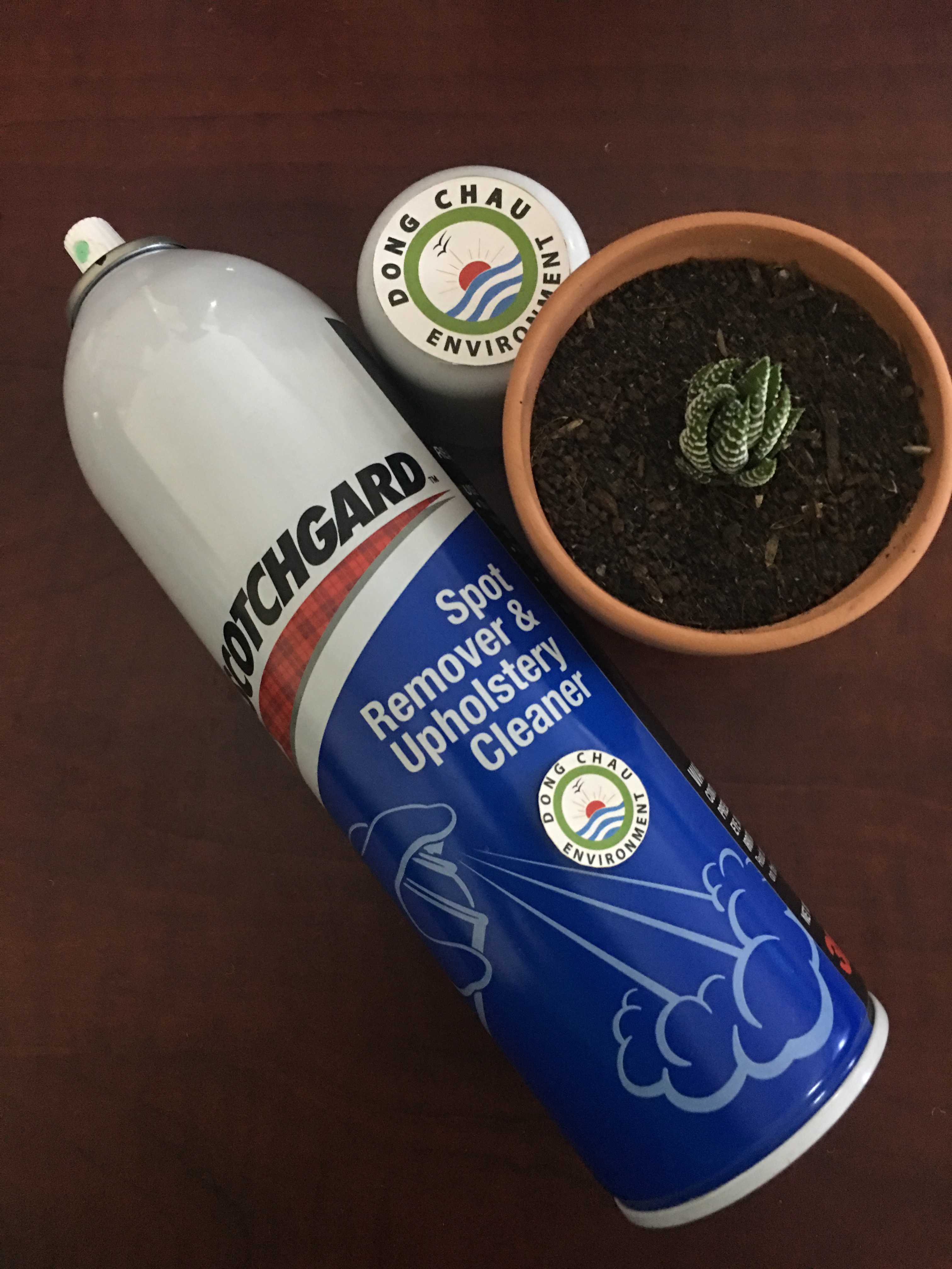 chai-xit-lam-sach-da-rem-tham phân phối Chai xịt vệ sinh làm sạch ghế da và nội thất da 3M xe hơi