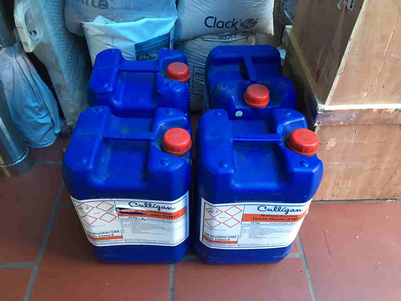 chat-tay-rua-vo-co-mang-RO-UF-culligan-51M17 đại lý Hoá chất tẩy rửa màng RO Clean Guard 51M17