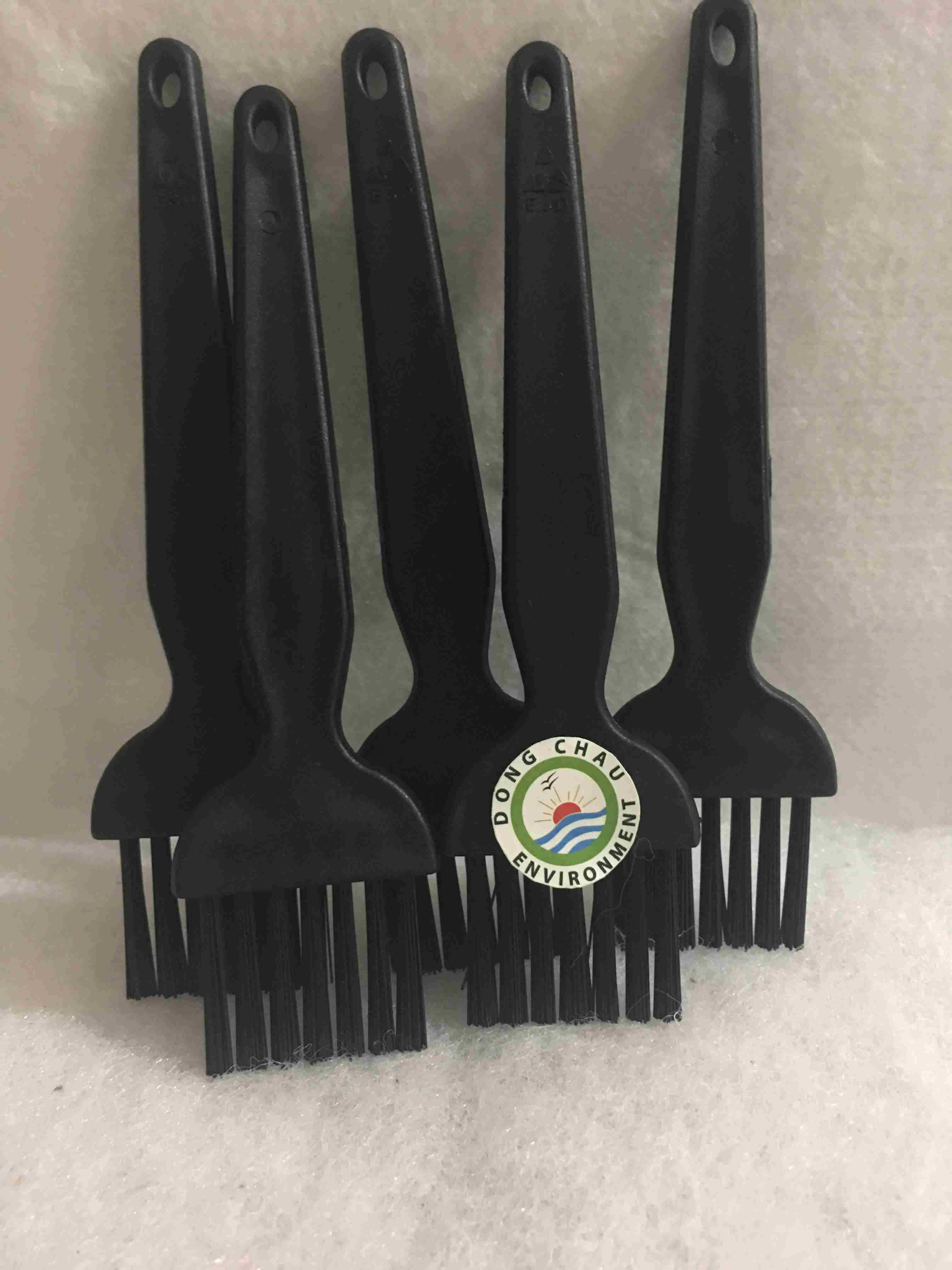 choi-phong-sach-quet-bui