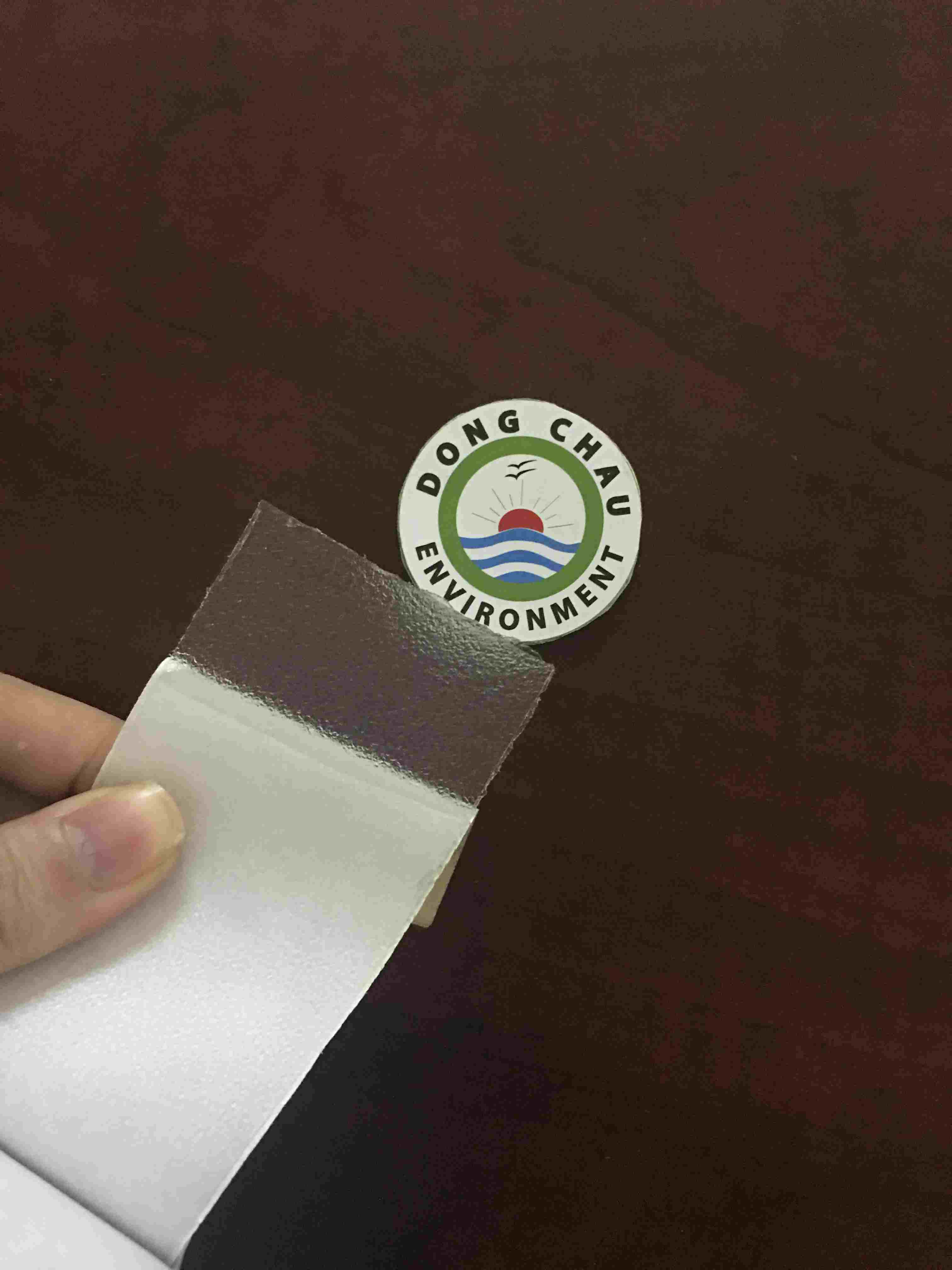 dan-nen-chong-truot-mau-trong-3m-220 chi tiết cấu tạo Băng keo dán nền chống trượt 3M 220 màu trong suốt