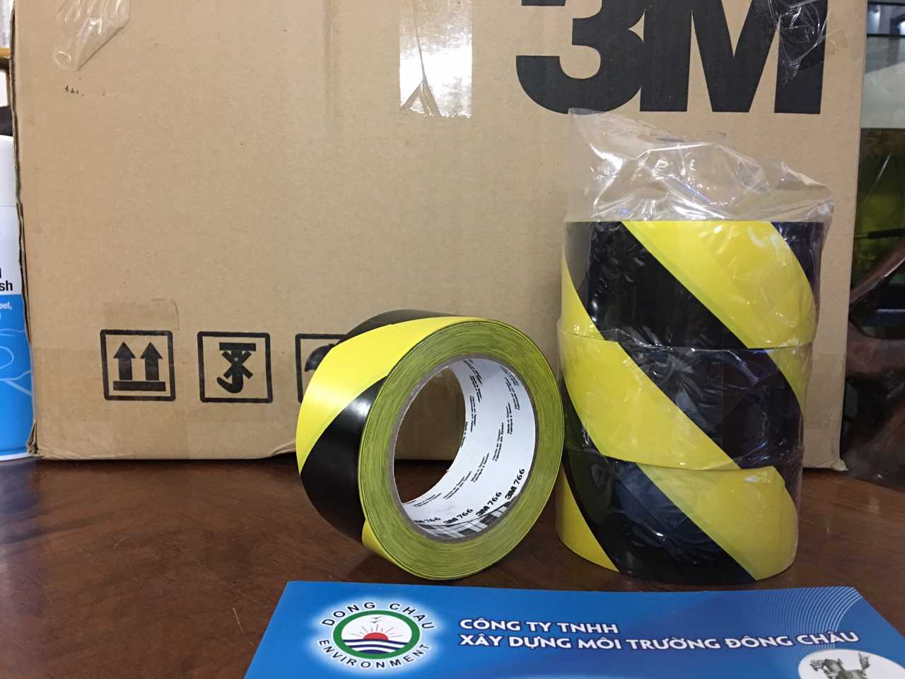 dan-nen-vang-den cấu tạo lõi bên trong Băng keo dán nền 1 mặt sọc vàng đen 3M 766