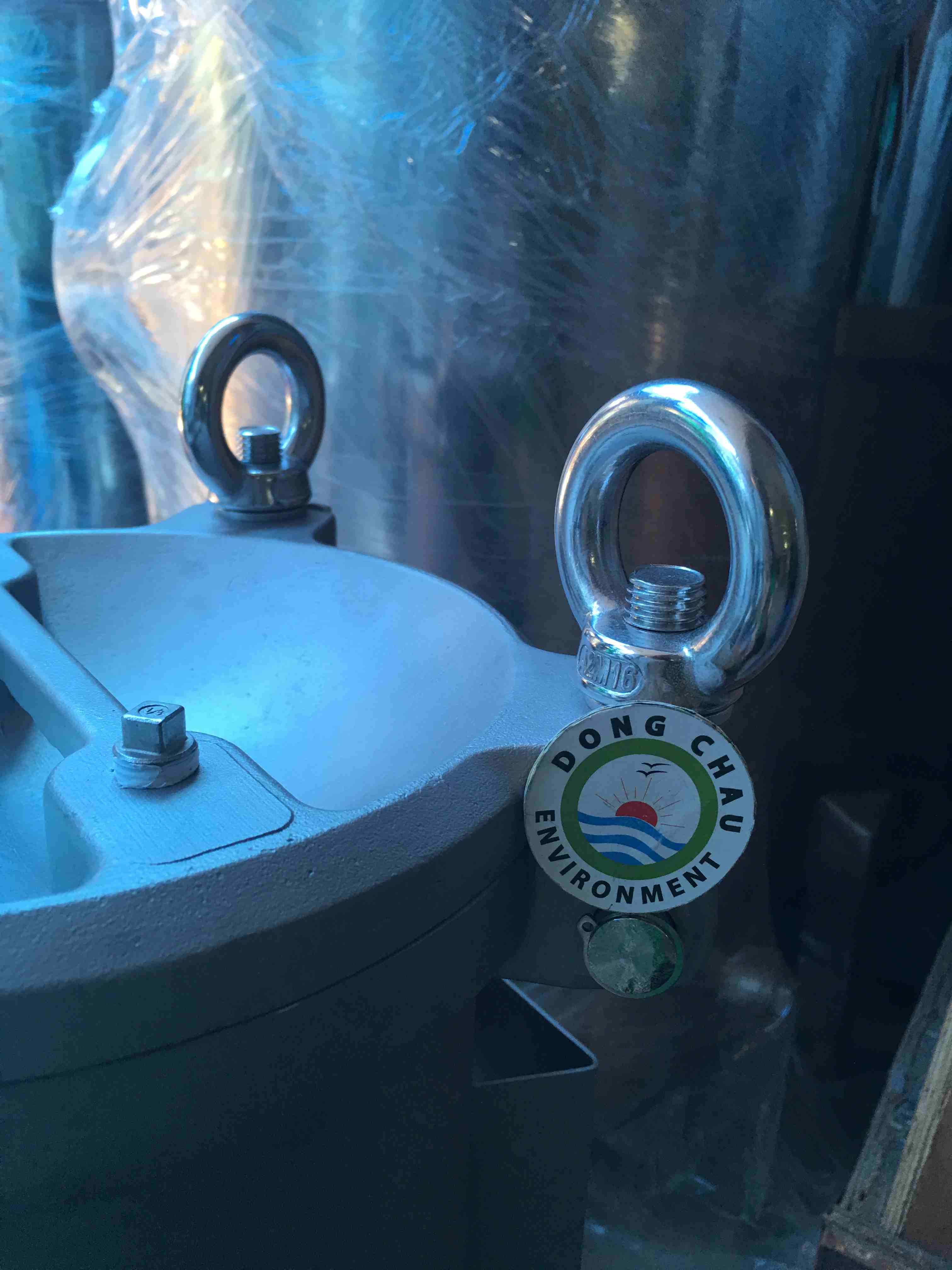 dau-binh-loc-inox-3-loi-20-inch-Singapore khóa giữ nắp Bình lọc nước 3 lõi 20 inch DOE Singapore