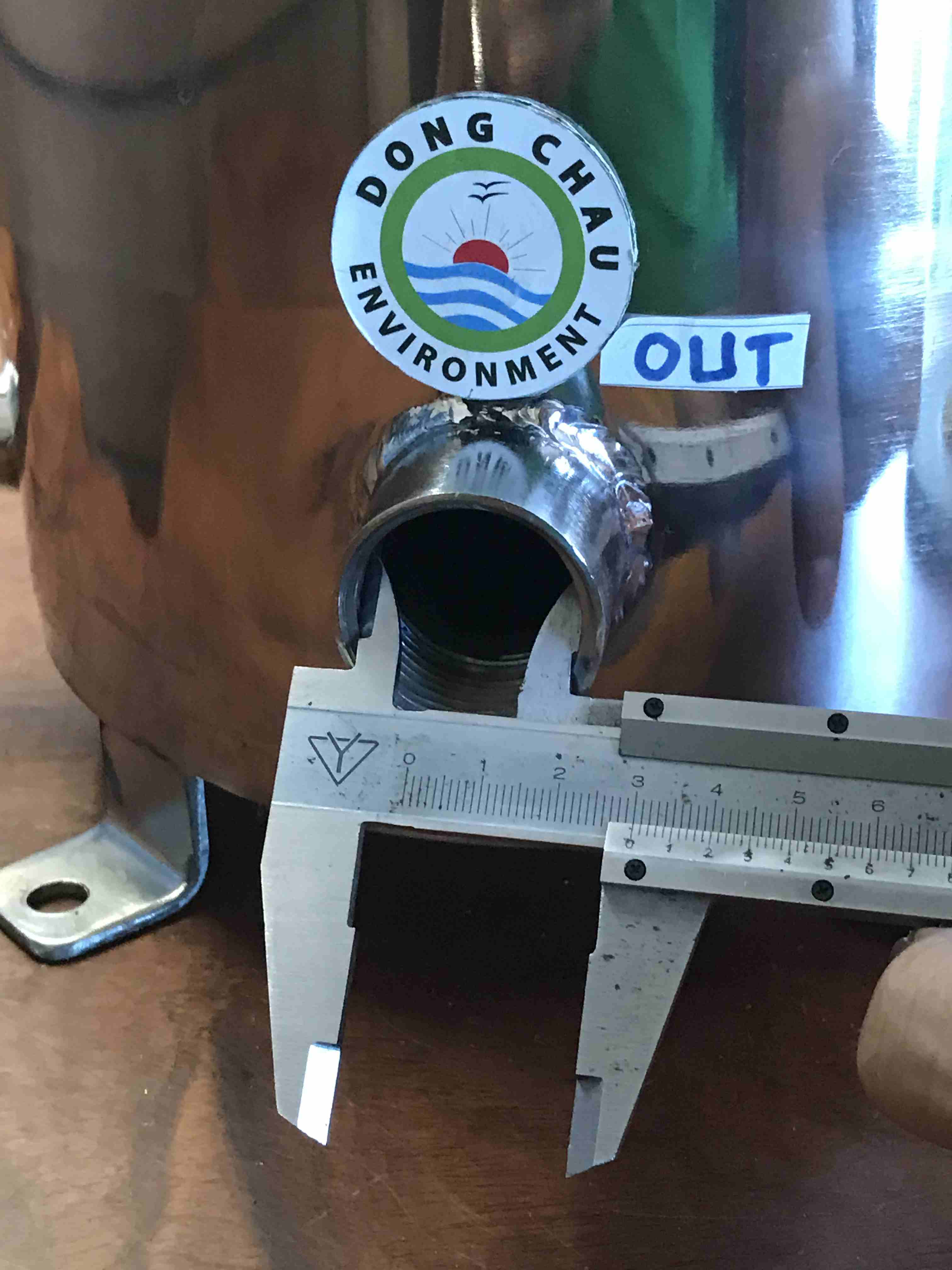 dau-ra-binh-loc-5-loi-20-inch-inox-TQ đầu nước ra Bình lọc 5 lõi 20 inch DOE Trung Quốc