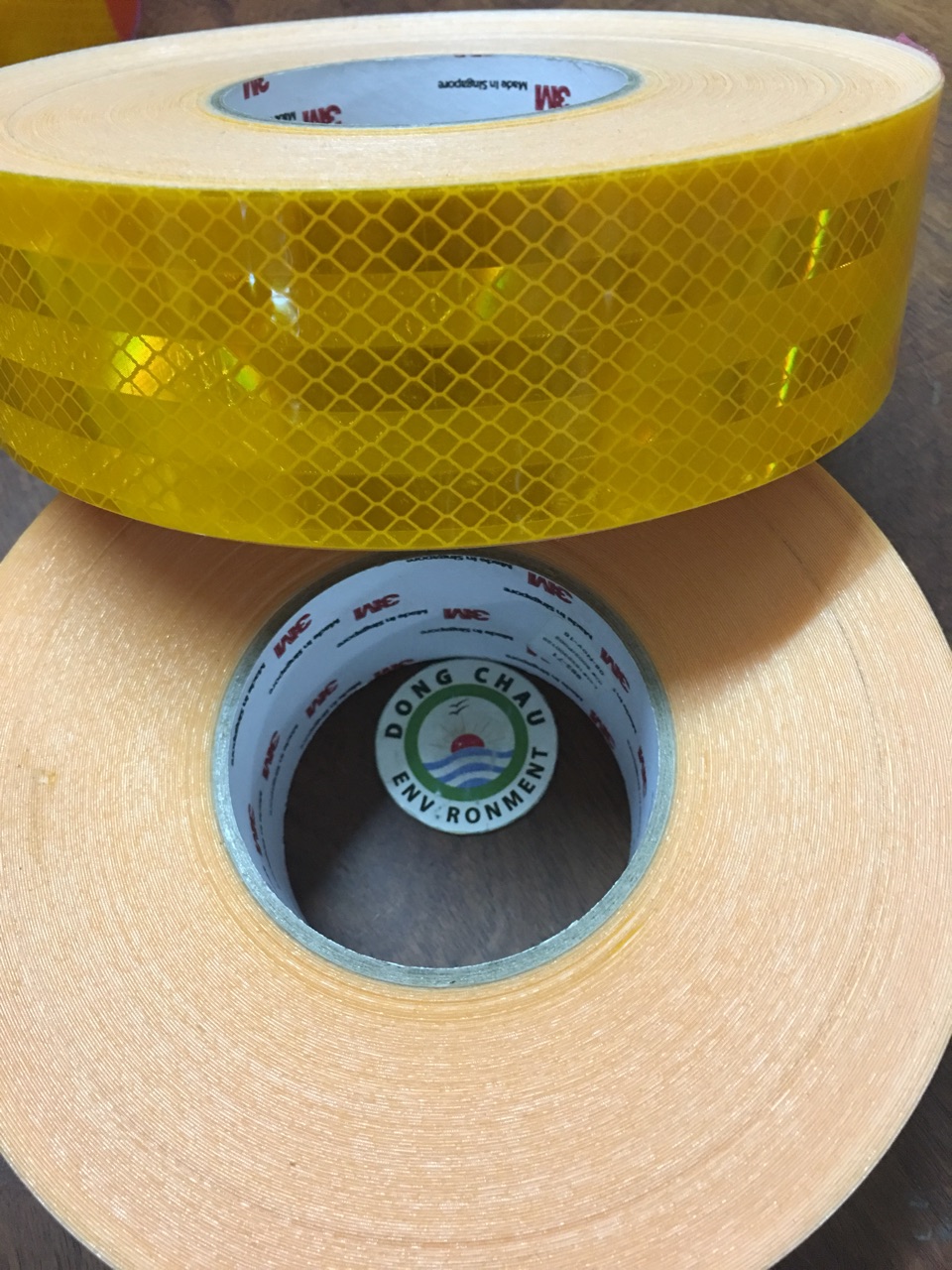 decal-phan-quang-vang-3M-983-71 cận cảnh cấu tạo bên trong Băng keo phản quang màu vàng 3M 983-71 kim cương