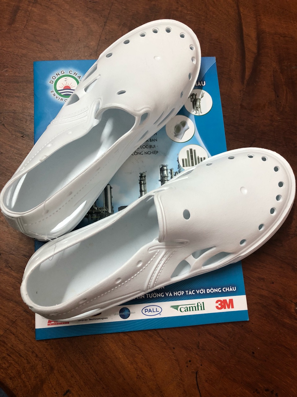 dep-di-trong-phong-sach-duoc-pham nguyên bộ Dép xốp đi trong phòng sạch