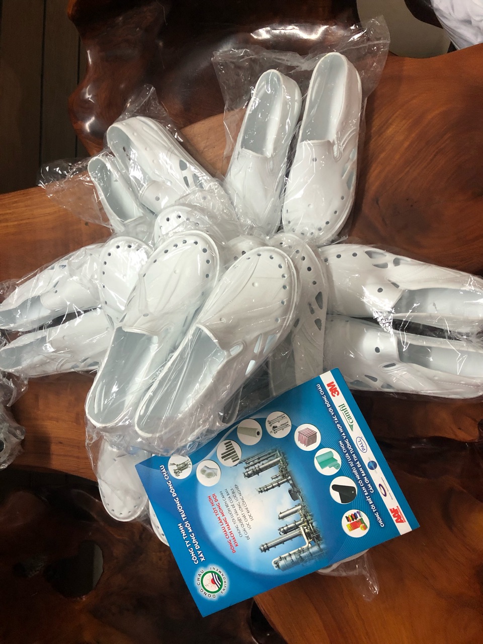 dep-di-trong-phong-sach-xop các loại Dép xốp đi trong phòng sạch