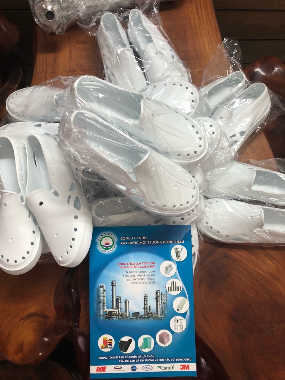 dep-dung-trong-phong-sach phân phối Dép xốp đi trong phòng sạch