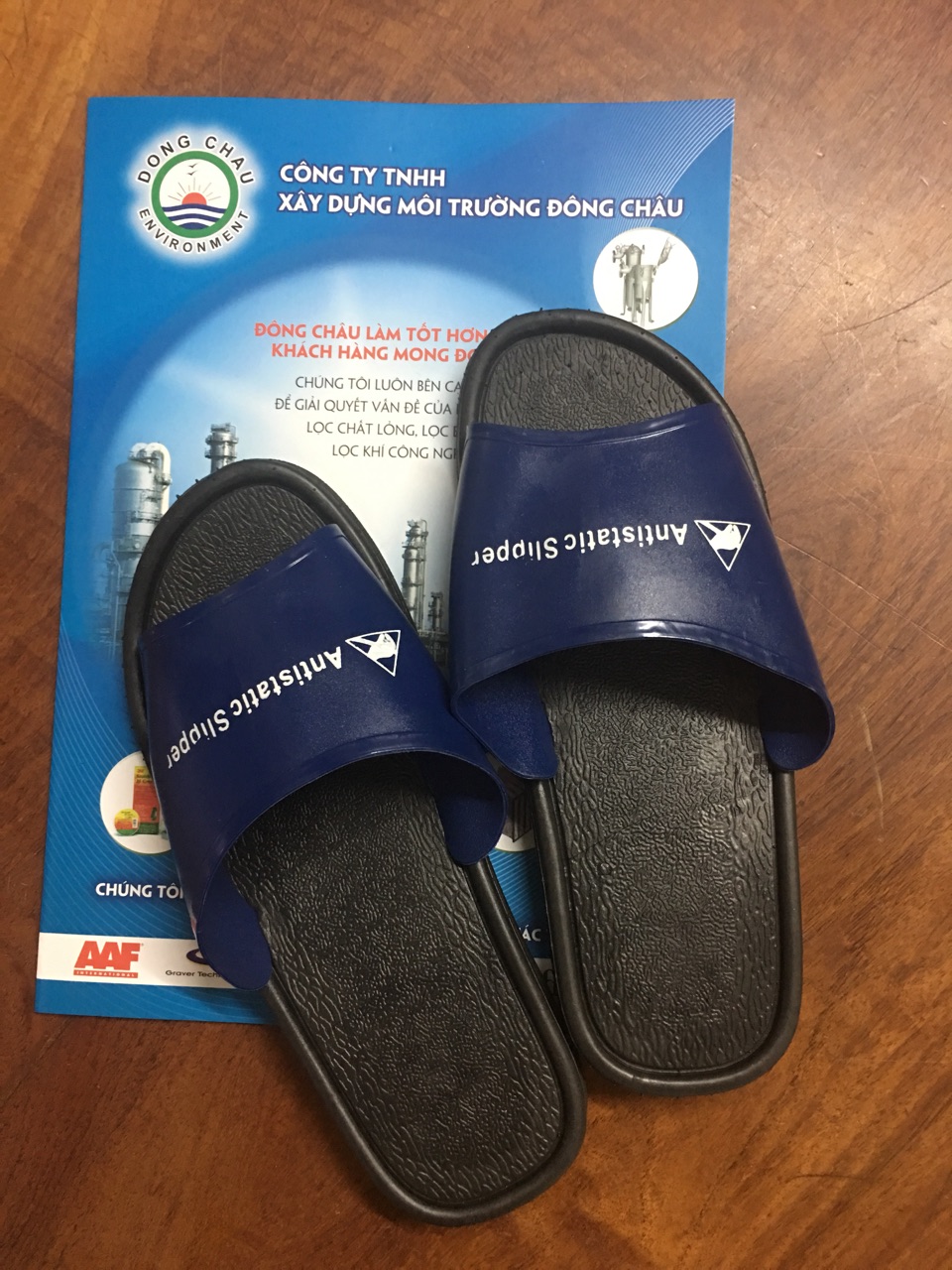 dep-nhua-phong-sach cấu tạo chi tiết Dép nhựa đi trong phòng sạch