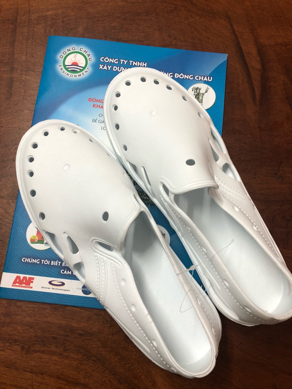 dep-xop-phong-sach-lap-rap liên hệ đông châu cung cấp Dép xốp đi trong phòng sạch