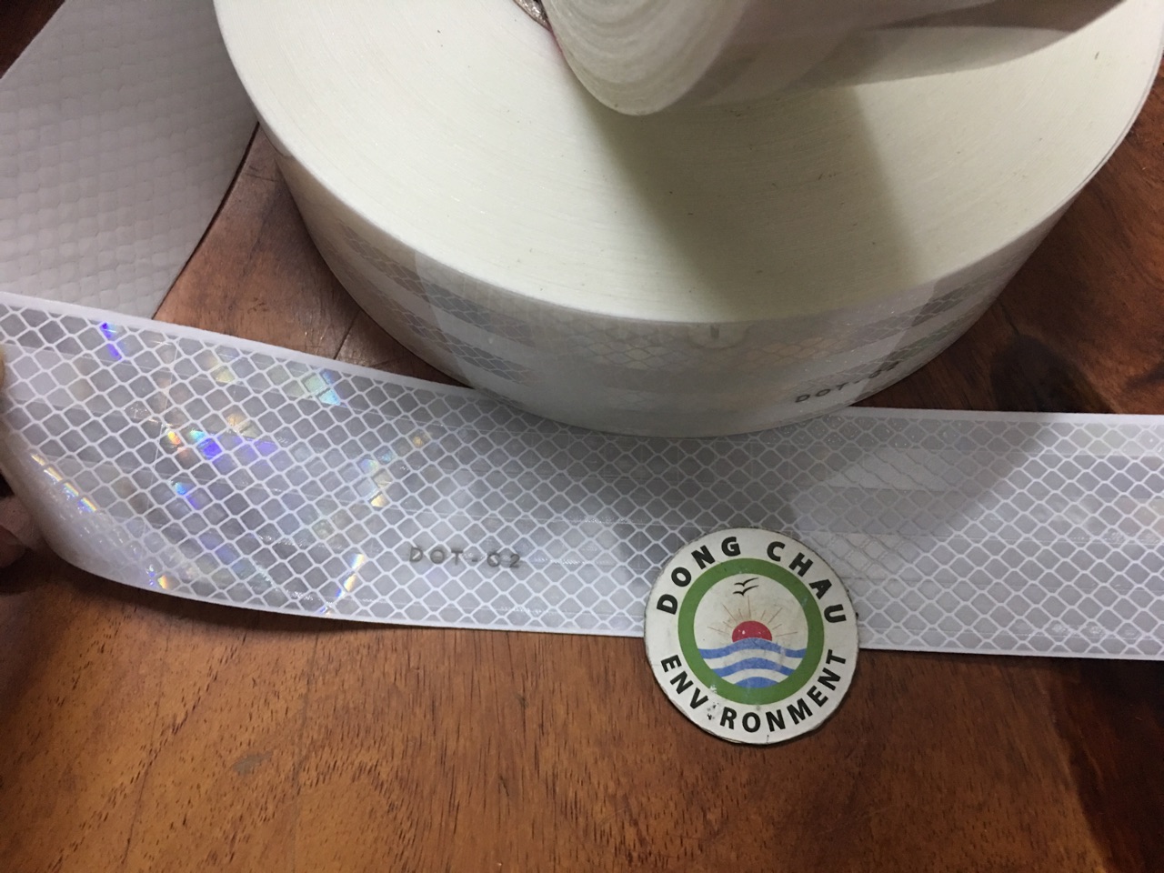 keo-canh-bao-phan-quang-3M-983-10 cấu tạo chi tiết bên trong Băng keo phản quang màu trắng 3M 983-10