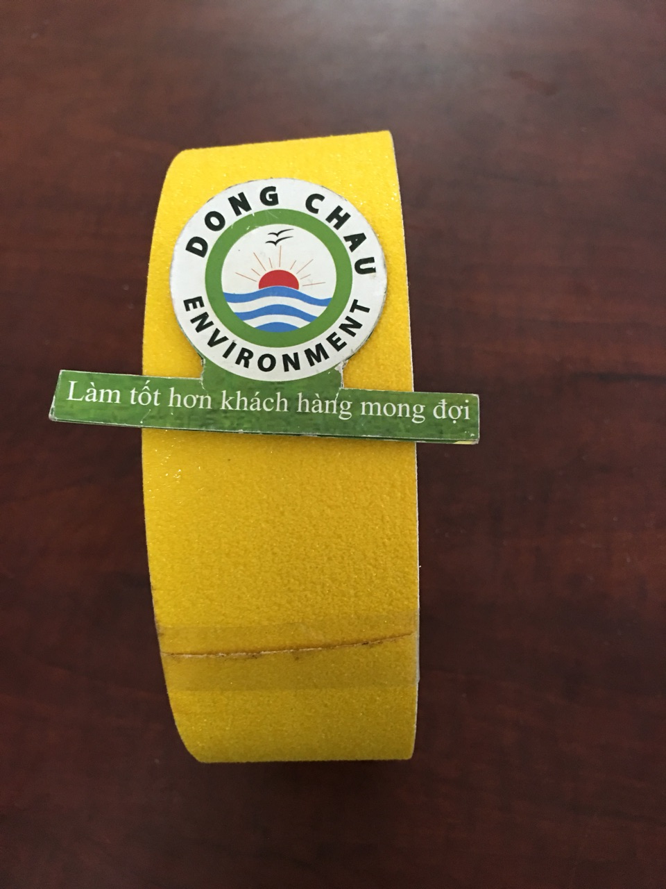 keo-chong-truot-mau-vang khổ rộng Băng keo dán nền chống trơn trượt vấp ngã màu vàng