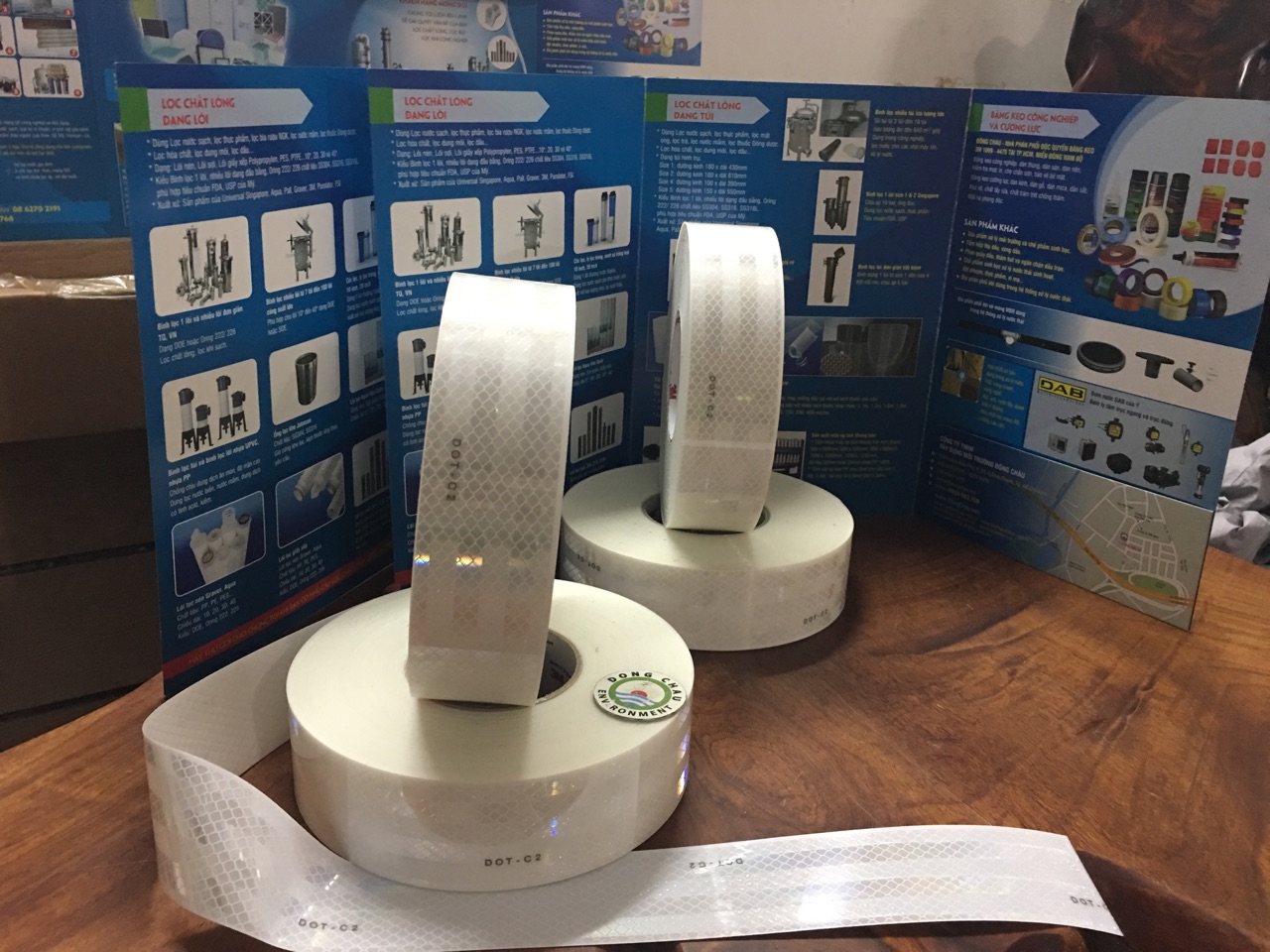 keo-dan-canh-bao-trang-3M-983-10 chiều dài và bản rộng Băng keo phản quang màu trắng 3M 983-10