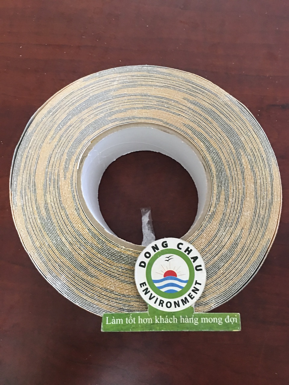 keo-dan-nen-canh-bao-chong-truot-vang-den phân phối Băng keo dán nền chống trượt ngã sọc vàng đen