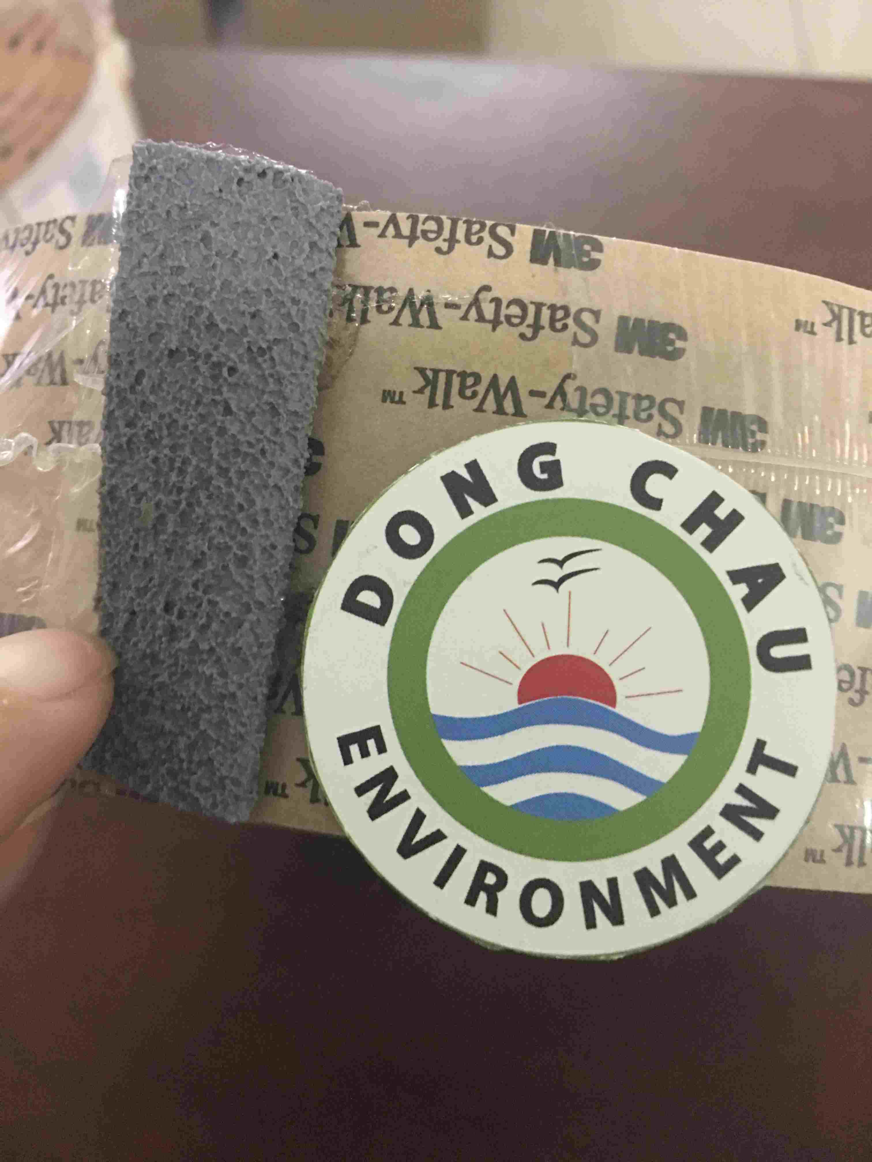 keo-dan-nen-chong-truot-mau-xam-3m-370 đông châu phân phối Băng Keo Chống Trơn Trượt 3M Safety Walk 370