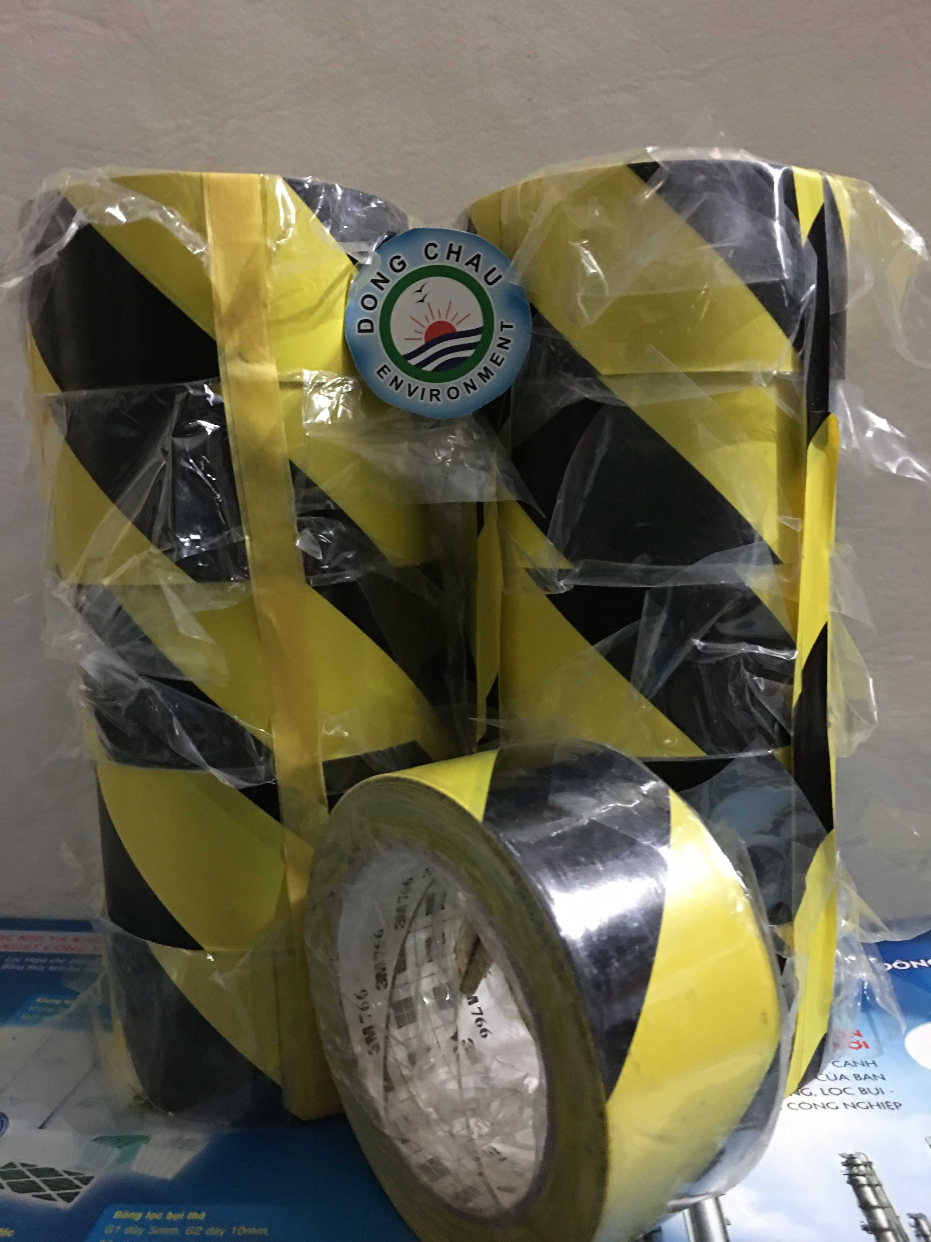 keo-dan-nen-soc-vang-den-canh-bao phân phối giá sỉ Băng dính dán nền sọc vàng đen 3m 766