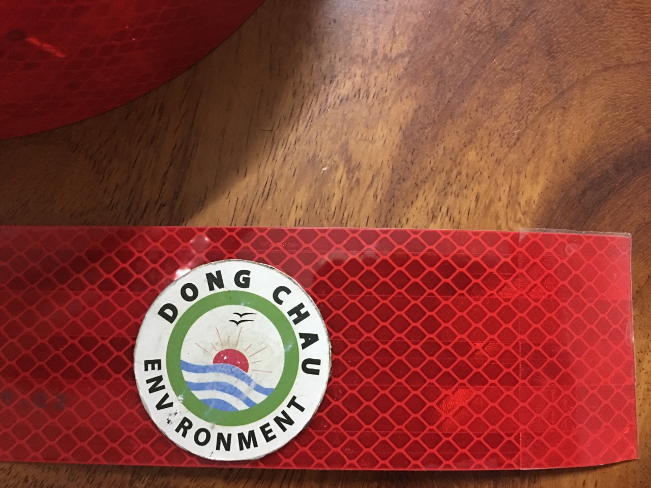 keo-phan-quang-983-72 chi tiết cấu tạo Băng keo phản quang màu đỏ 3M 983-72