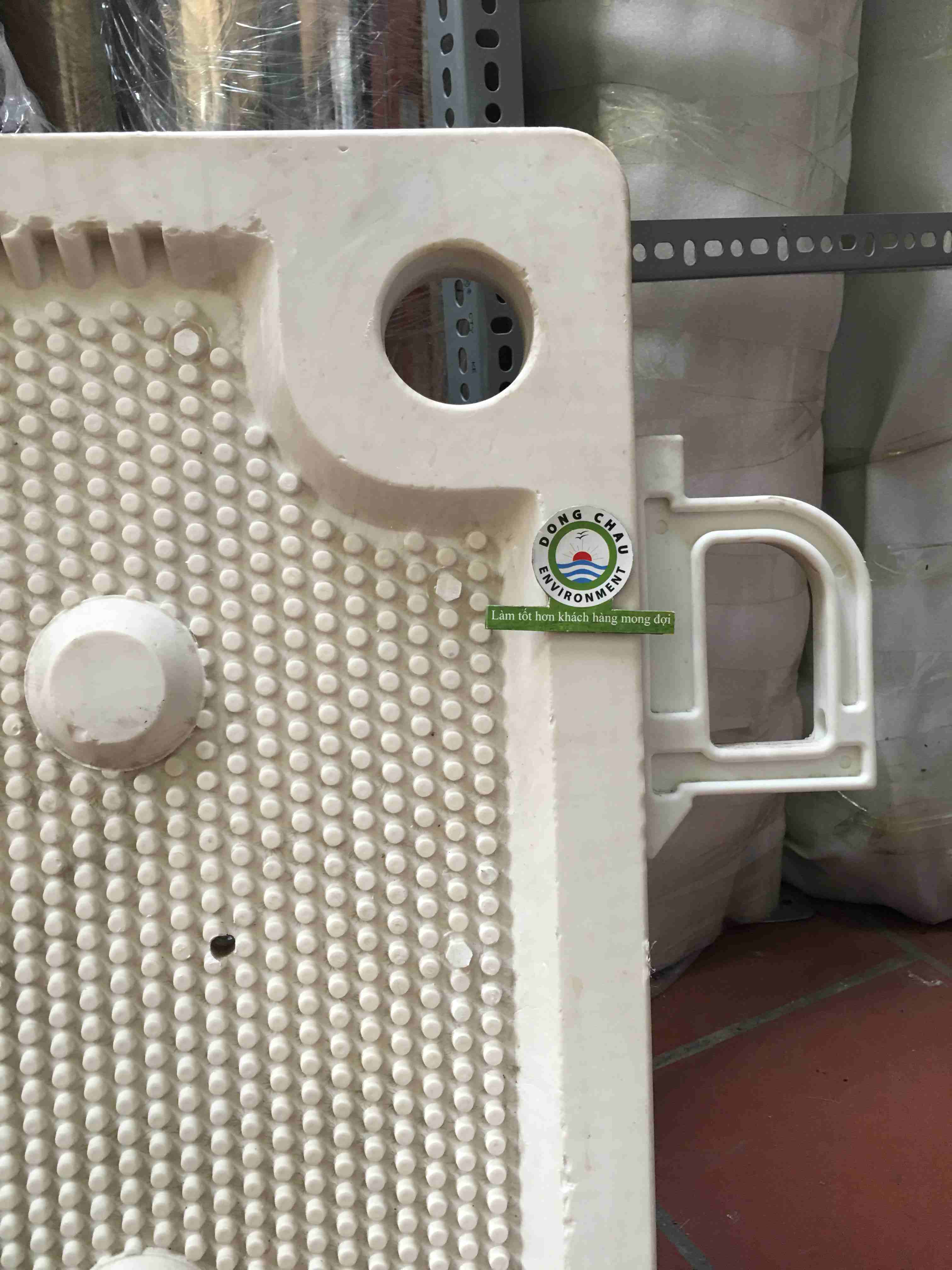 lo-canh-tam-nhua-ep-bun chi tiết bề mặt lọc Tấm nhựa PP máy ép bùn lỗ trung tâm