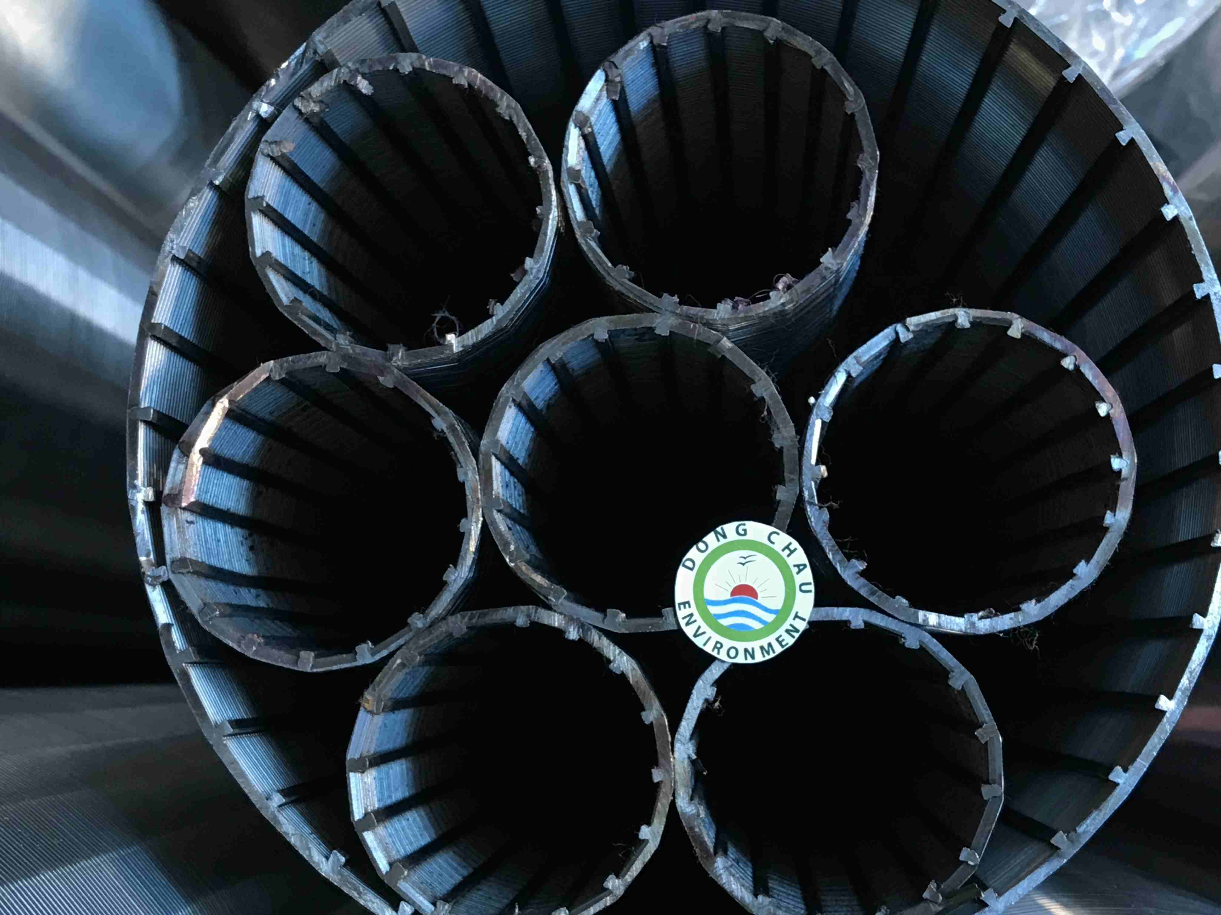 loc-cat-ong-loc-khe-48mm-0.3mm-1m-DOE so sánh Ống lọc khe Johnson DOE 1M OD 49mm với loại lớn hơn