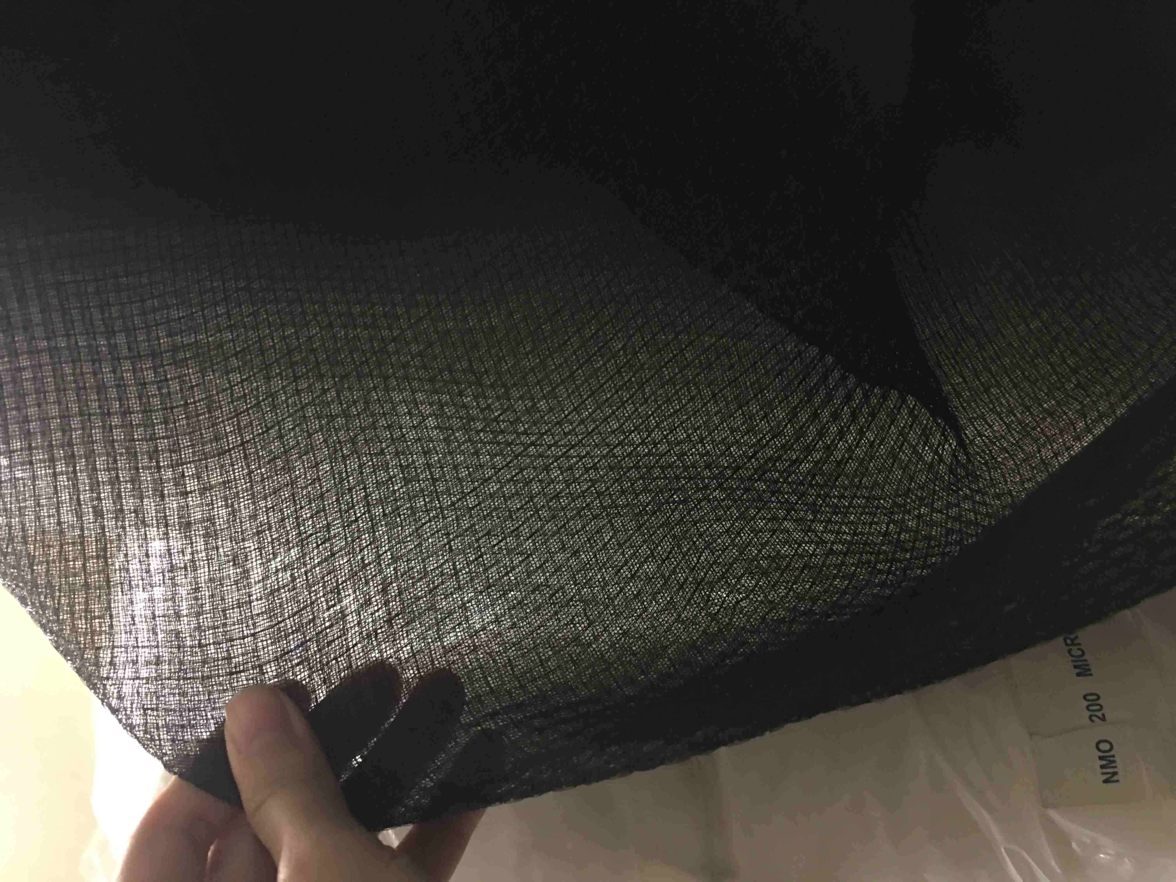 luoi-loc-nylon-den nhìn bên trong Lưới đen lọc máy lạnh