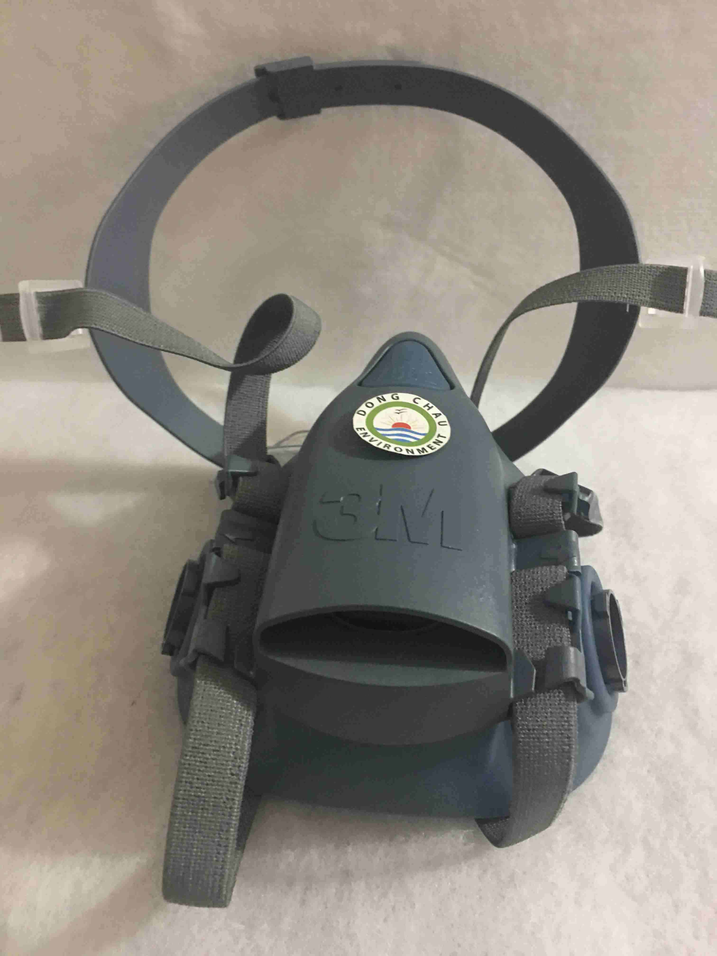 mat-na-nua-mat-7502 nhìn từ trên Mặt nạ phòng độc 3M 7502