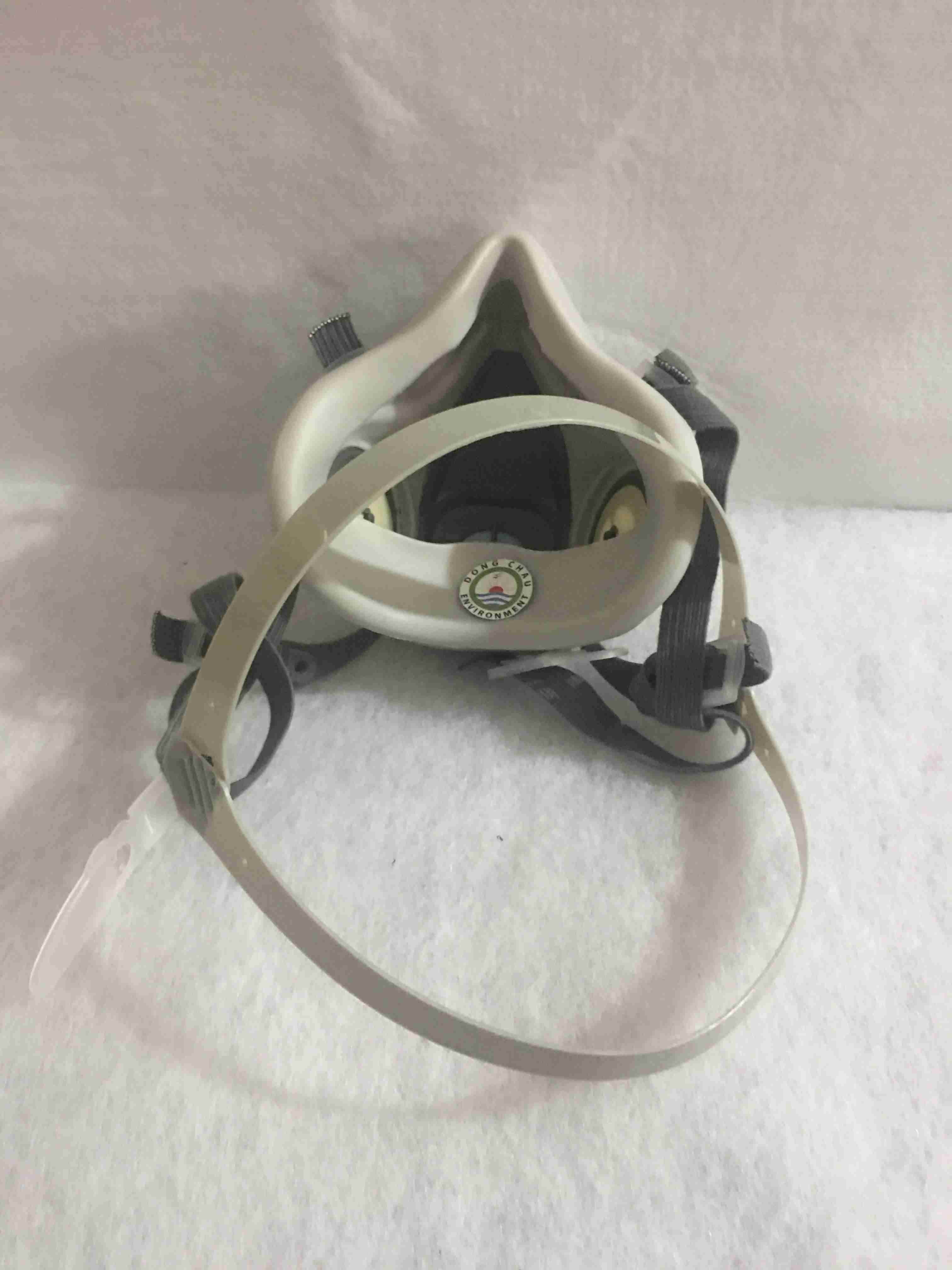 mat-na-nua-mat-chong-mui-hoi-3m-6100 mặt sau và cấu tạo Mặt nạ 3M 6100 nửa mặt, phin lọc tự chọn