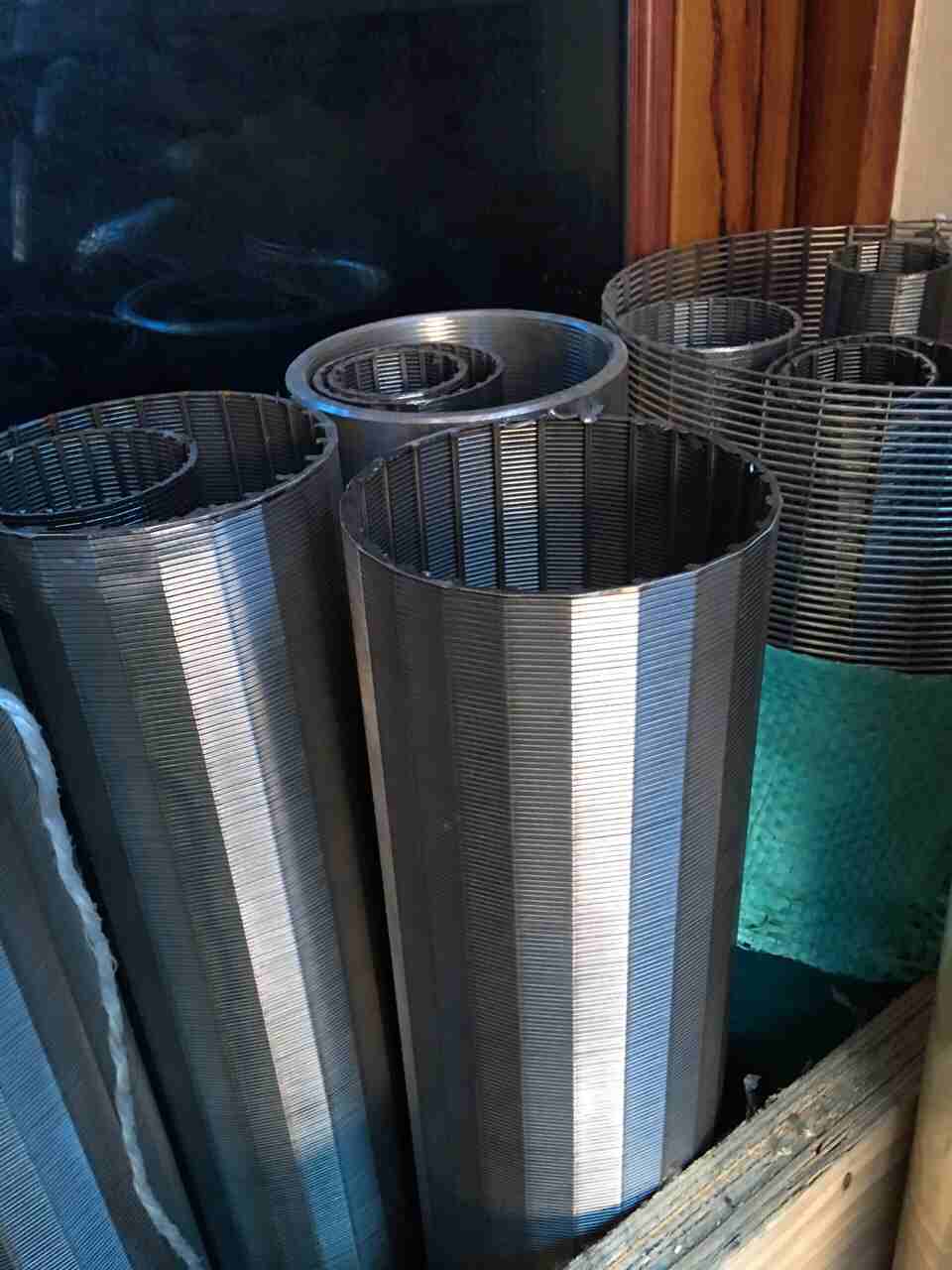 ong-loc-johnson-90mm-0.3mm-1m-DOE liên hệ đông châu phân phối Ống lọc khe inox OD 90mm khe 0.3mm dài 1M DOE