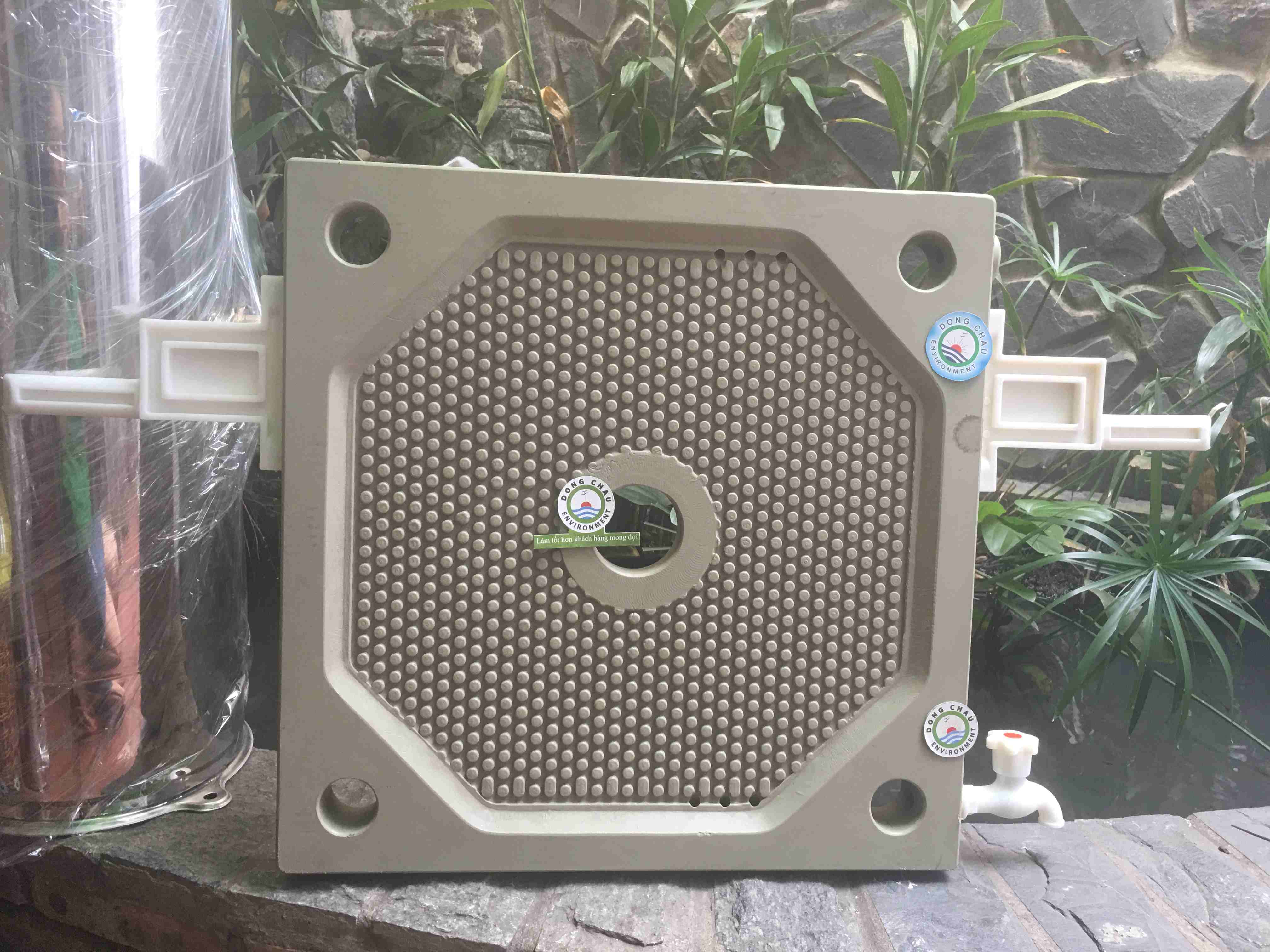 tam-nhua-loc-khung-ban liên hệ đông châu phân phối Tấm nhựa PP máy ép bùn lỗ trung tâm