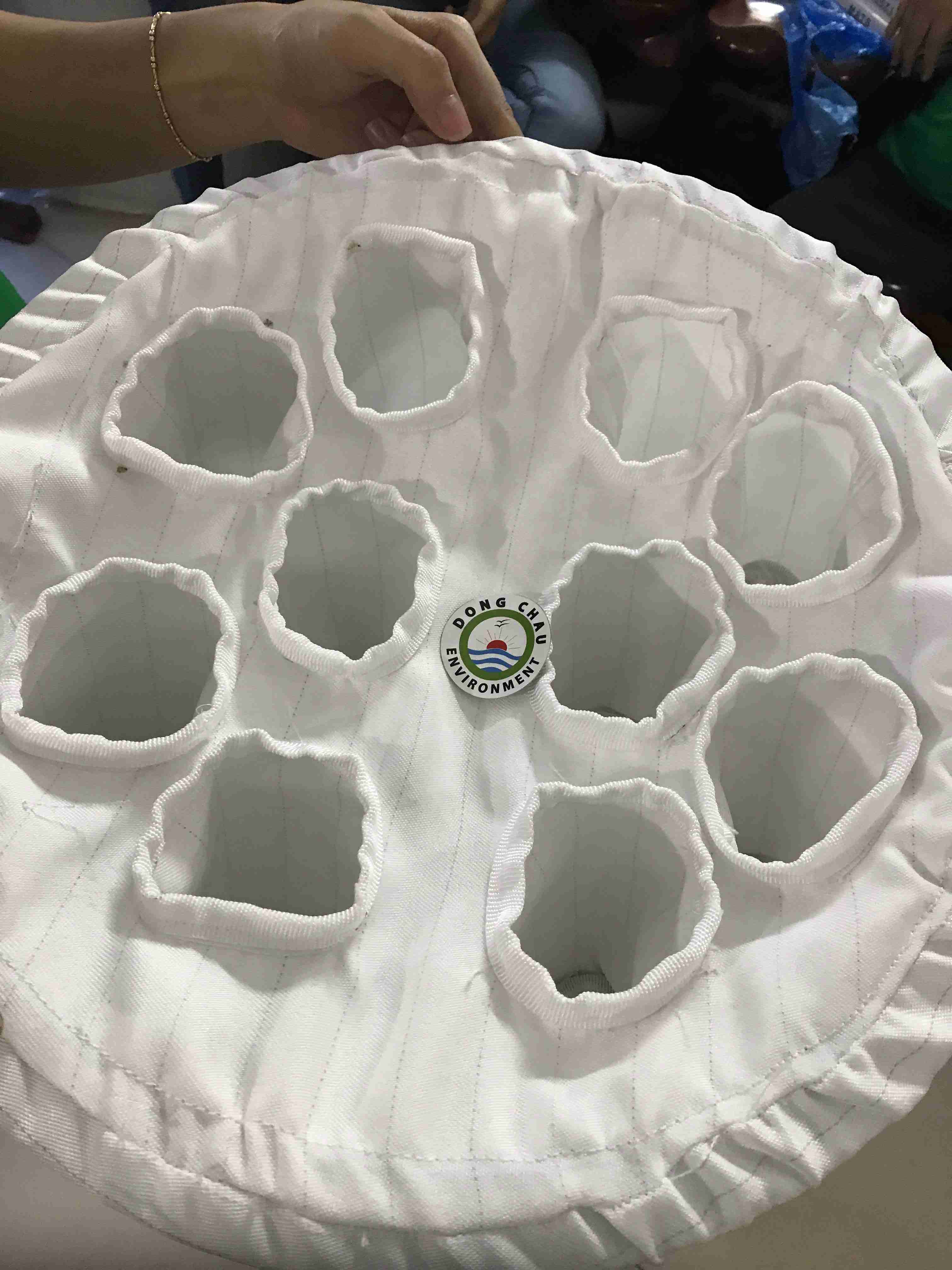 tui-bach-tuoc-noi-hoi bên trong Túi lọc máy sấy tầng sôi