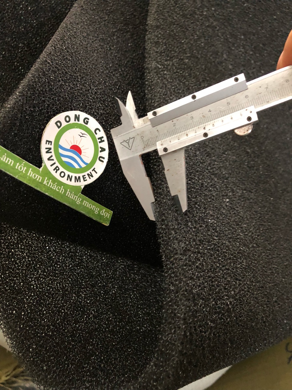 xop-loc-thua-khong-than-10-mm chất liệu Tấm xốp lọc bụi không than dày 10mm lỗ thưa